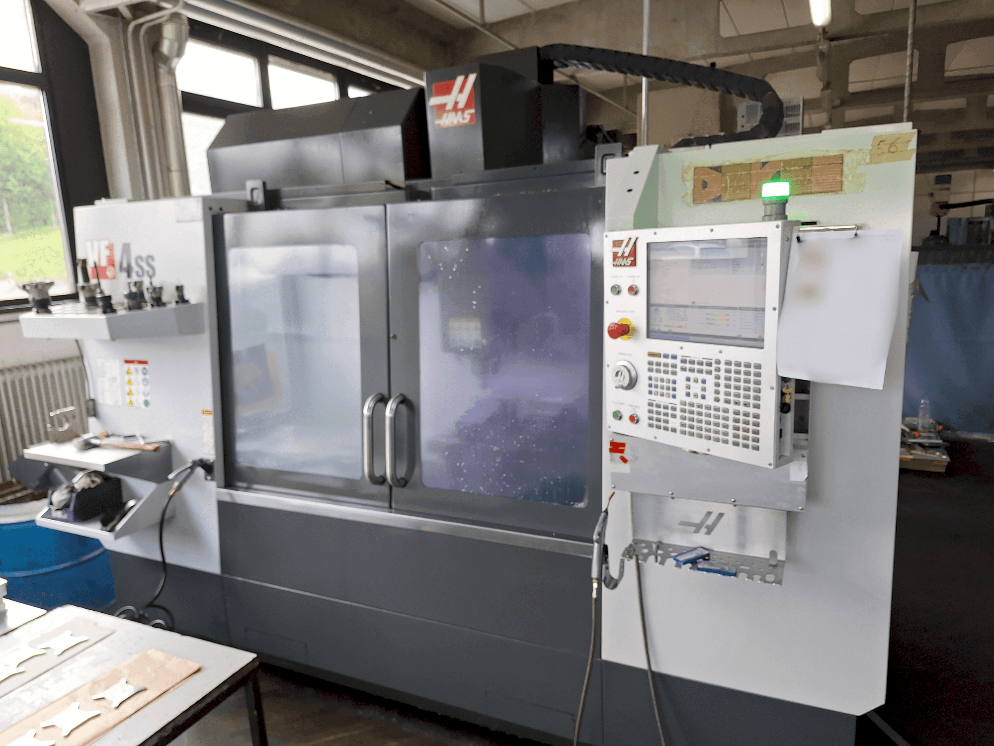Frontansicht der HAAS VF-4SS Maschine
