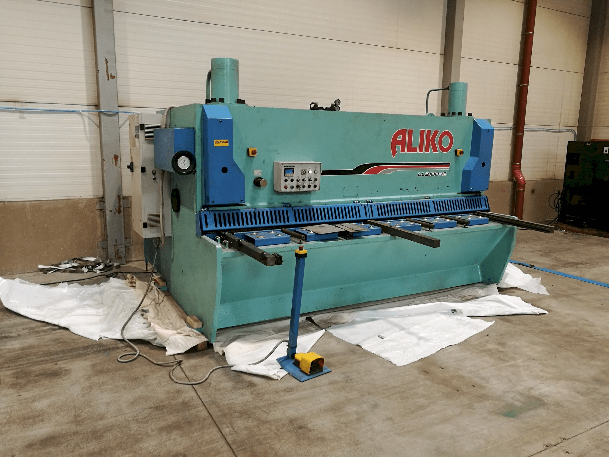 Frontansicht der ALIKO LL3100-12 Maschine