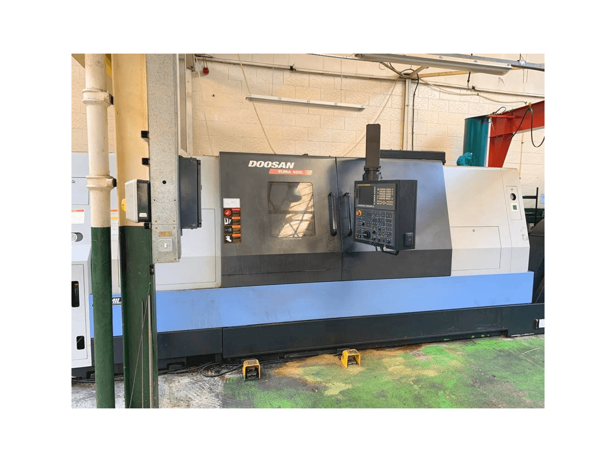 Frontansicht der Doosan Puma 400LB Maschine