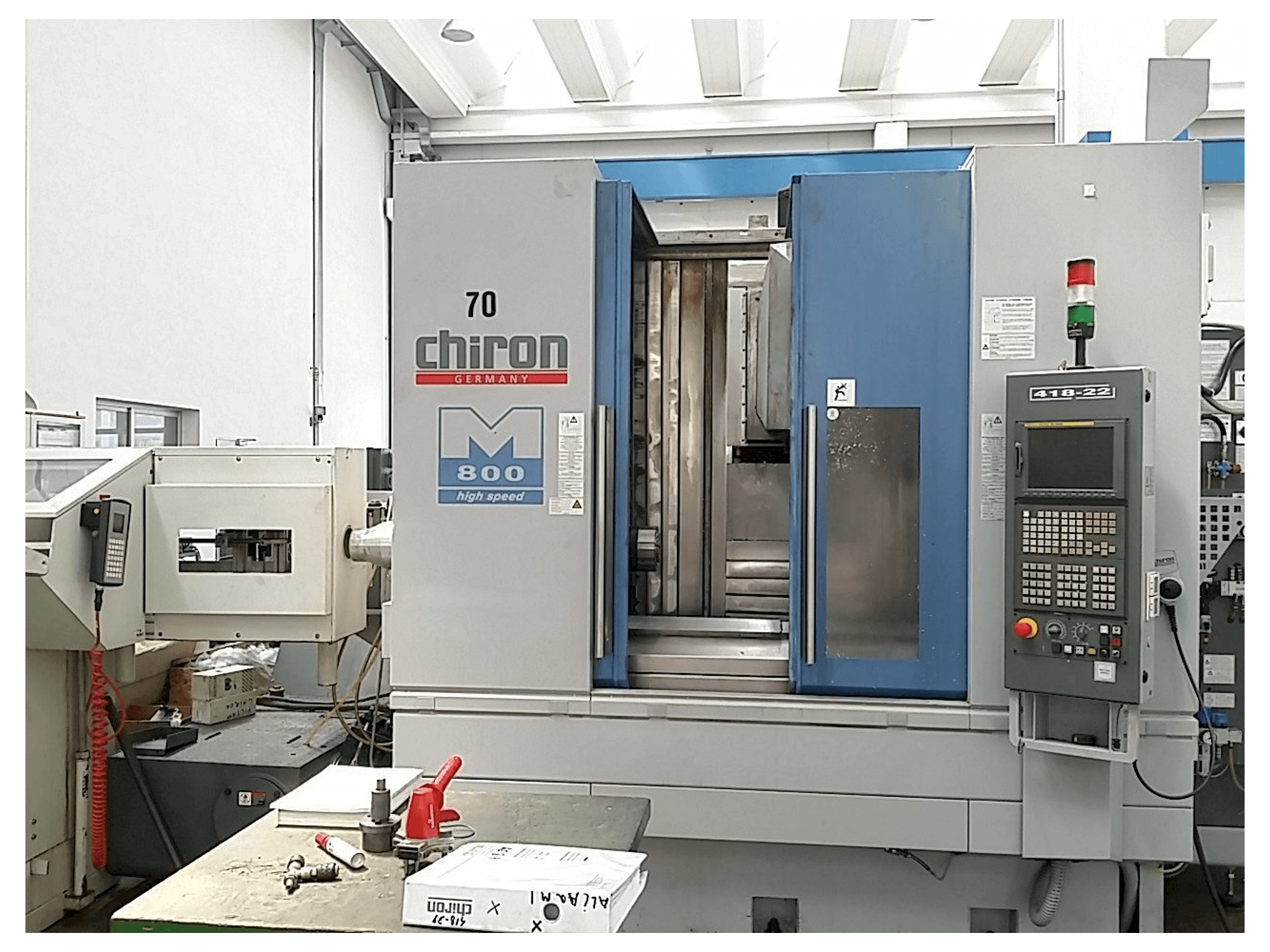 Frontansicht der CHIRON Mill 800 Maschine