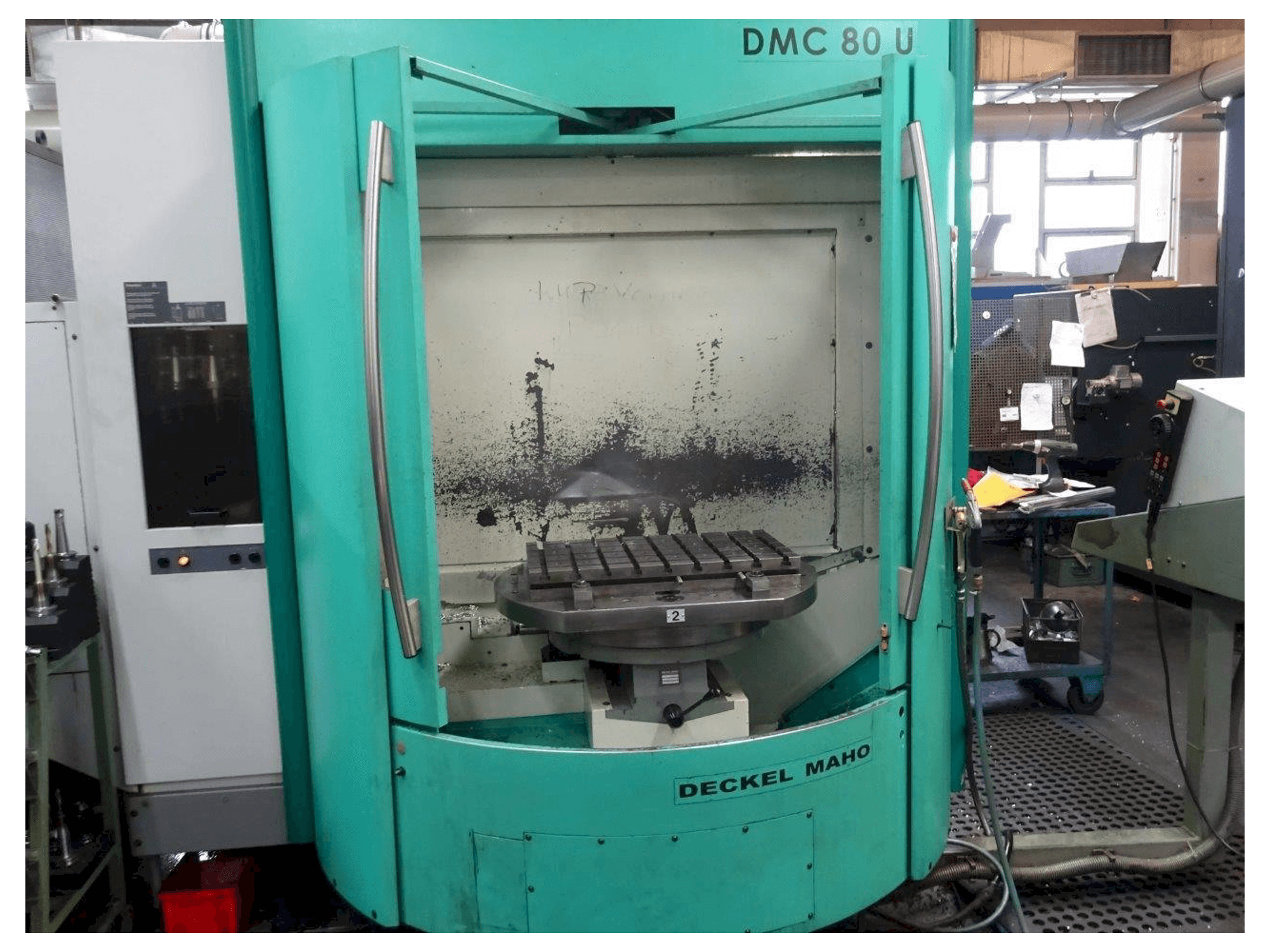 Frontansicht der DECKEL Maho DMC 80 U Maschine