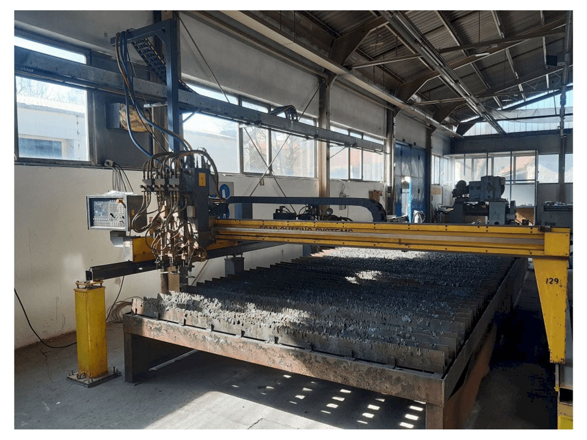 Frontansicht der ESAB CXC-P3500 Maschine