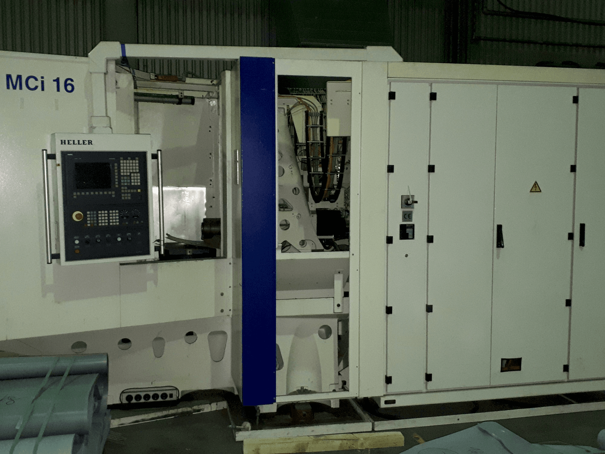 Frontansicht der HELLER MCi 16 Maschine