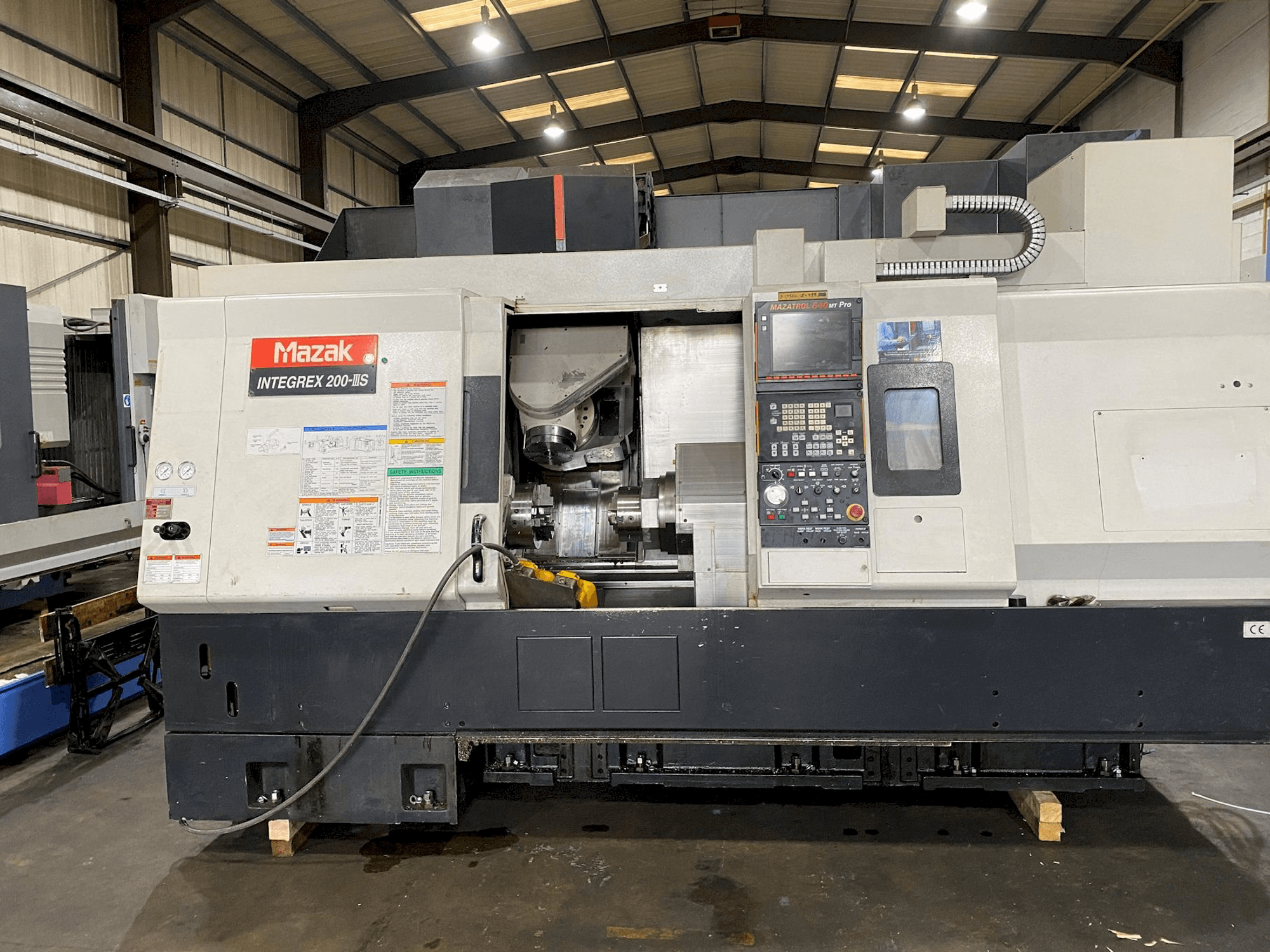 Frontansicht der Mazak Integrex 200 III-S Maschine