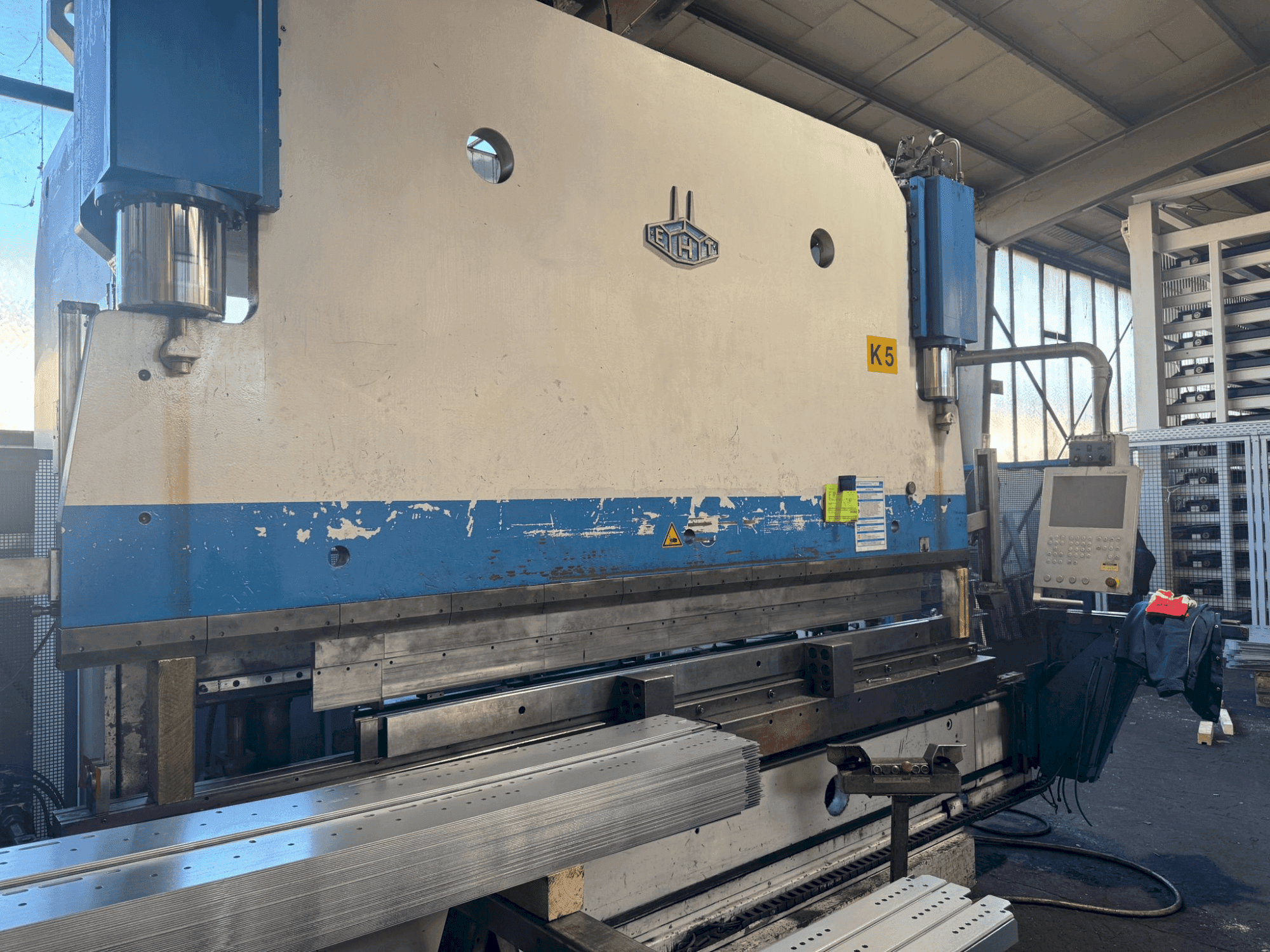 Frontansicht der EHT EHPS 20-35 Maschine