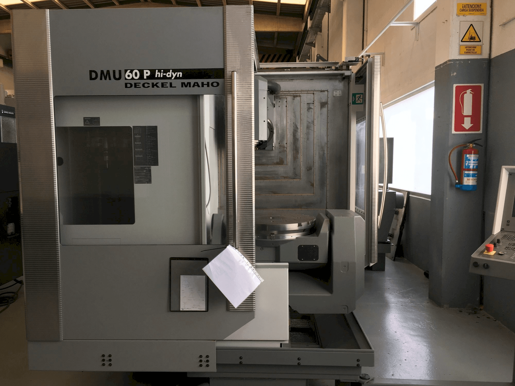 Frontansicht der DECKEL MAHO DMU 60P hi-dyn Maschine