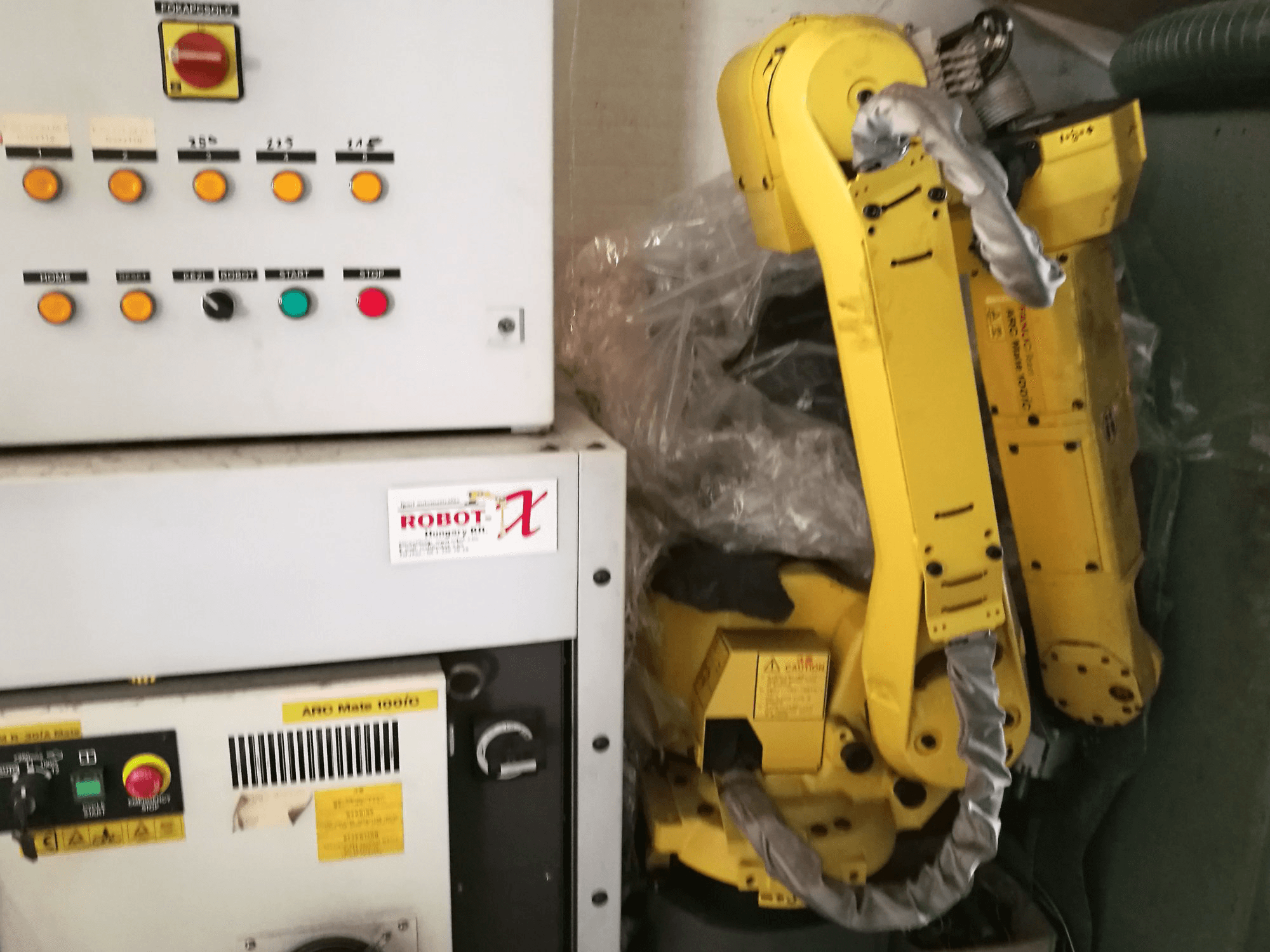 Frontansicht der FANUC ARC Mate 100iC Maschine