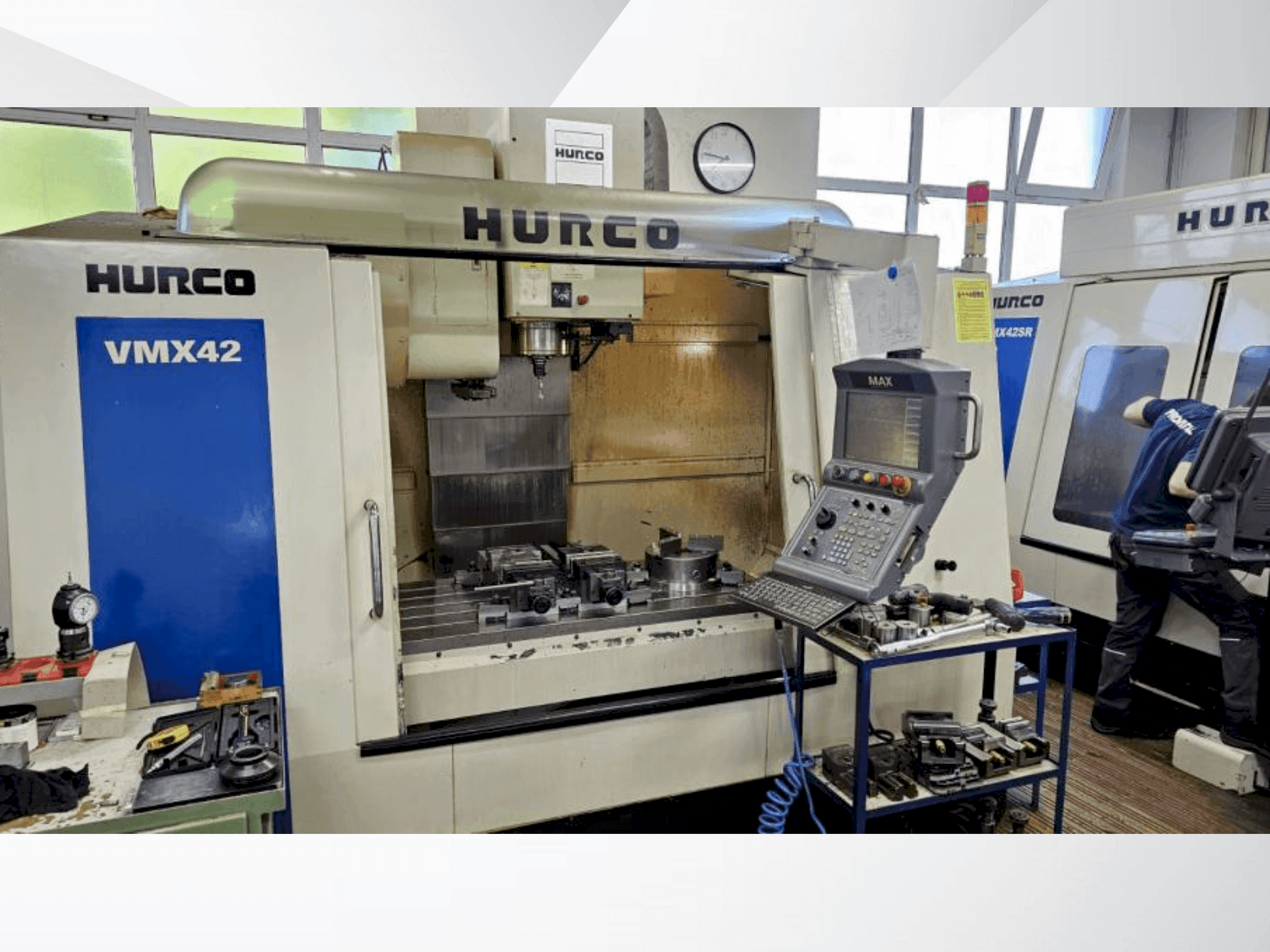 Frontansicht der Hurco VMX42 Maschine