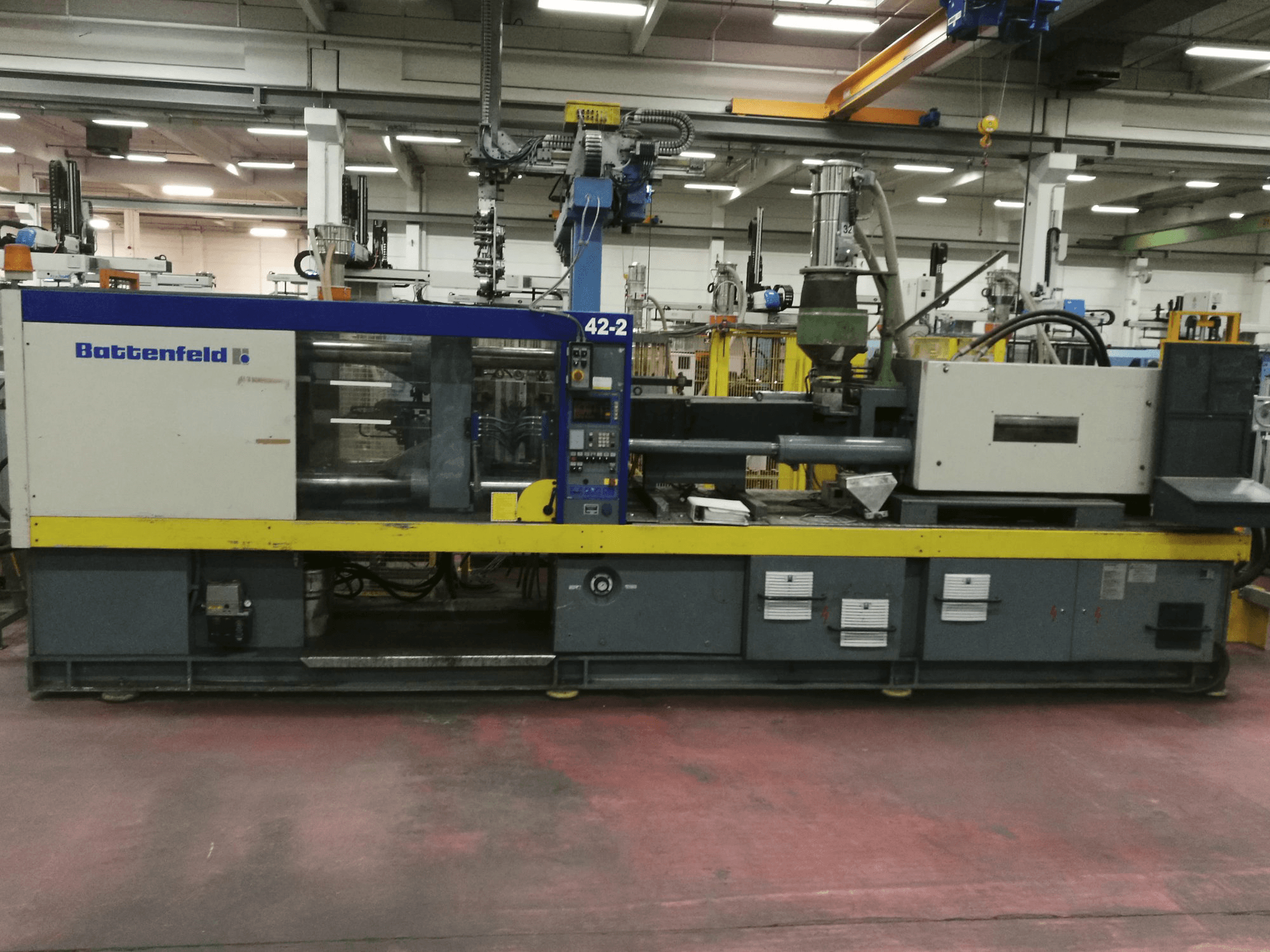 Frontansicht der Battenfeld BKT 2500/1400 Maschine