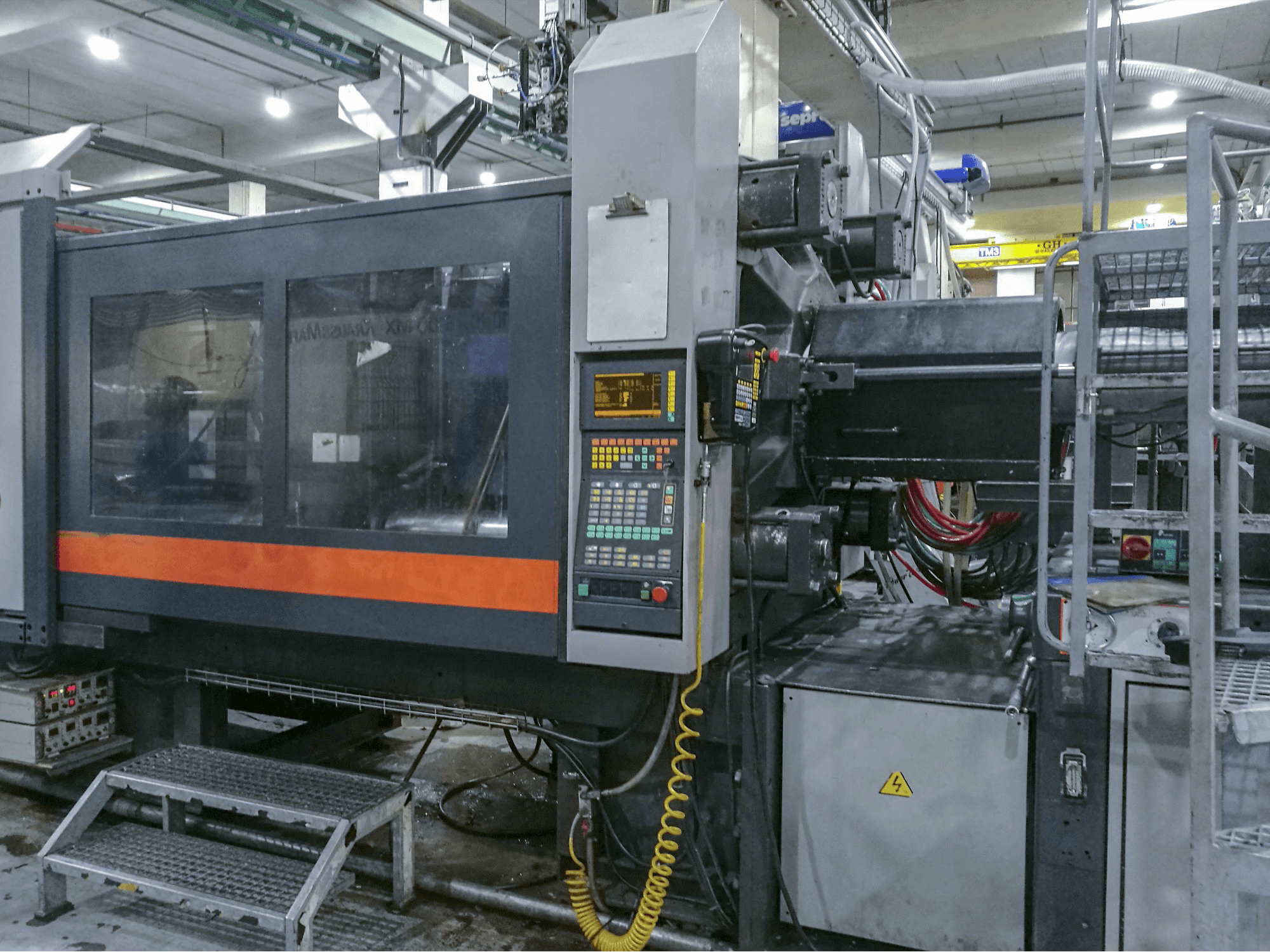 Rechte Ansicht 1 der SANDRETTO 4435-550 Maschine