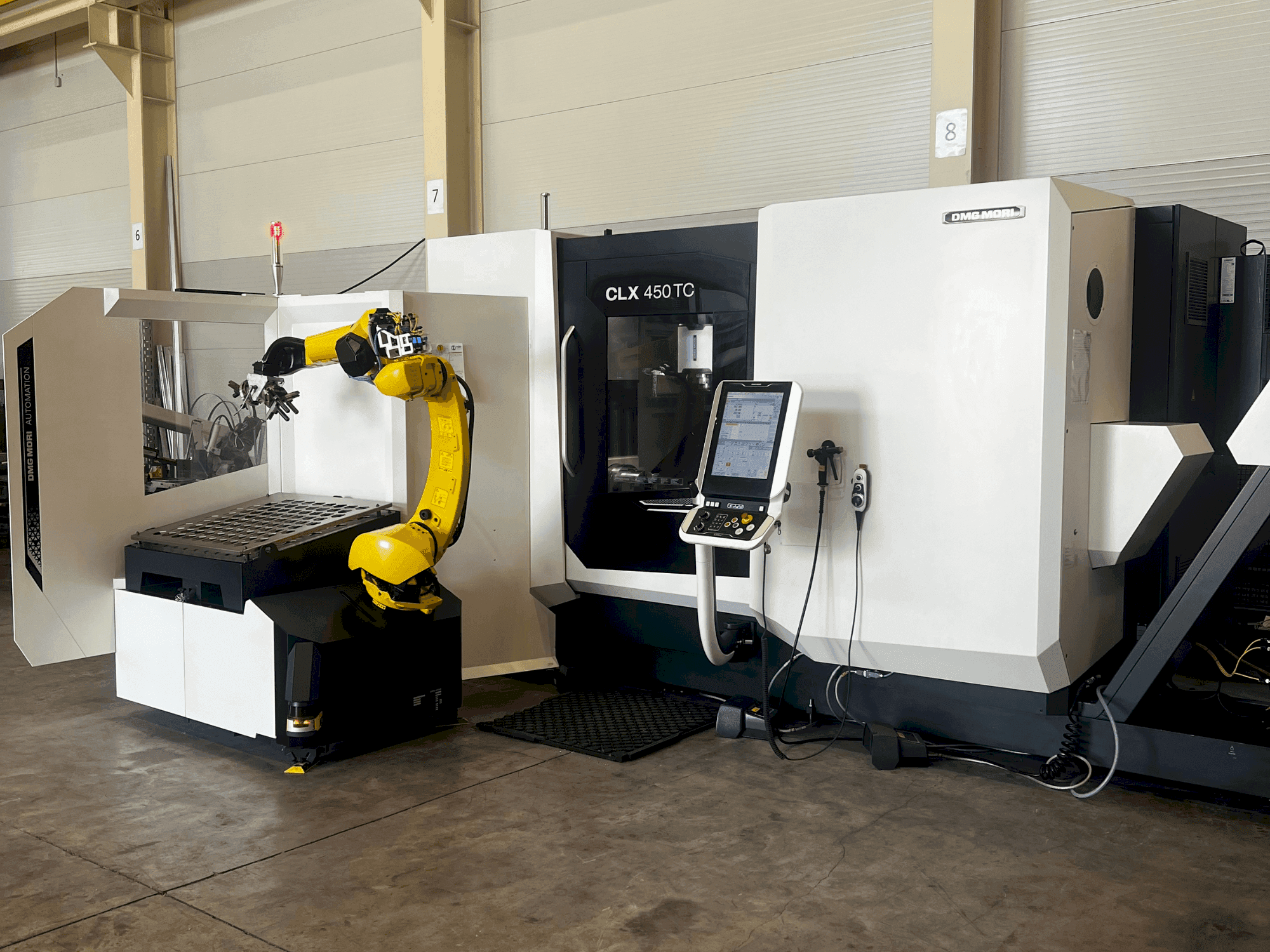 Frontansicht der DMG MORI CLX 450 TC Maschine