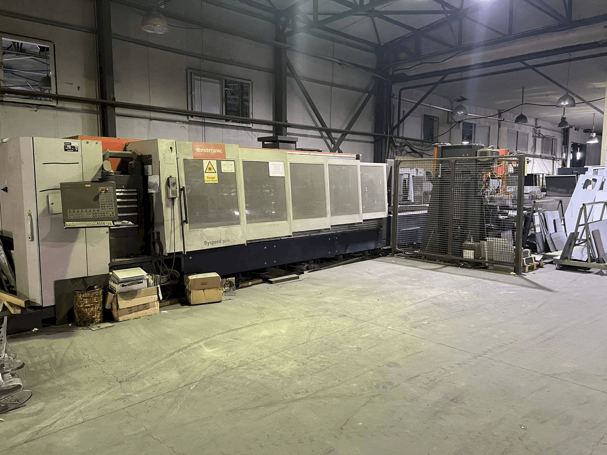 Frontansicht der Bystronic Byspeed 3015 Maschine