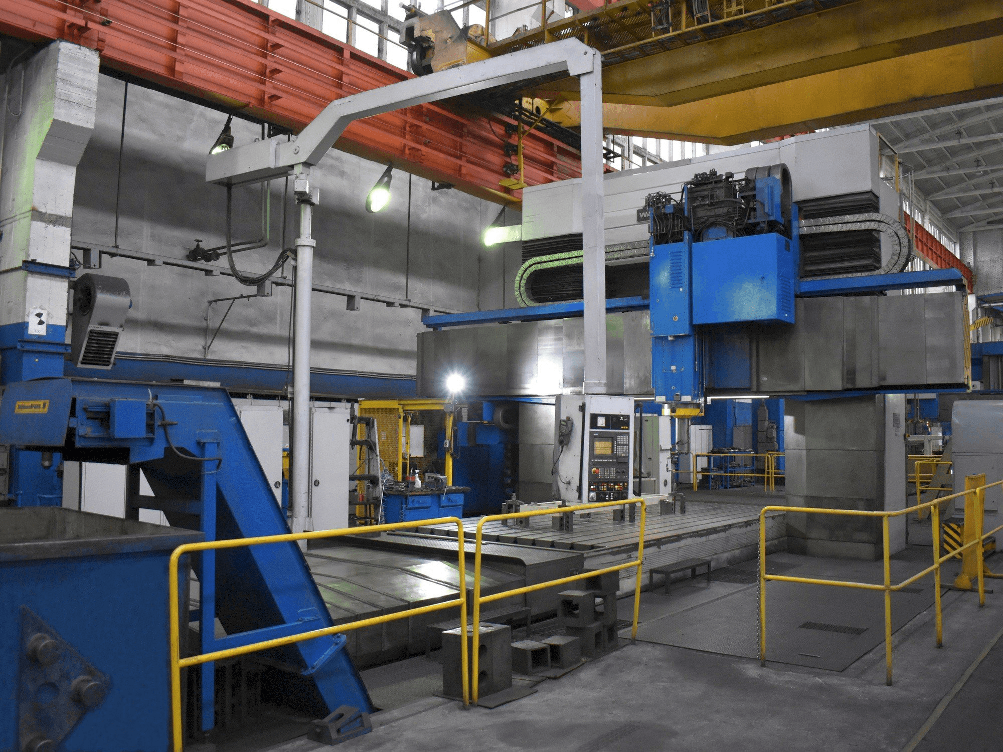 Frontansicht der WALDRICH COBURG 17S 10FP 300 NC Maschine