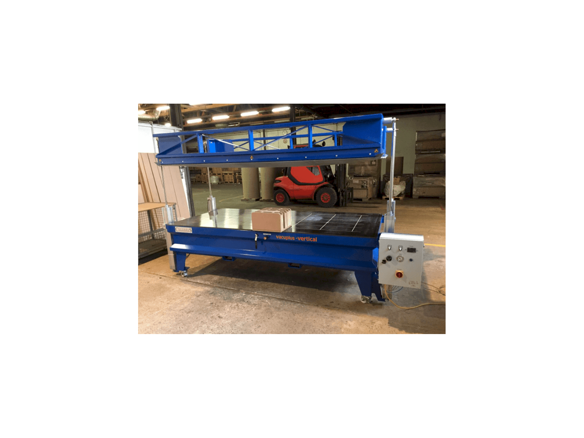 Frontansicht der Columbus VAKUPLUS Vertikal Maschine