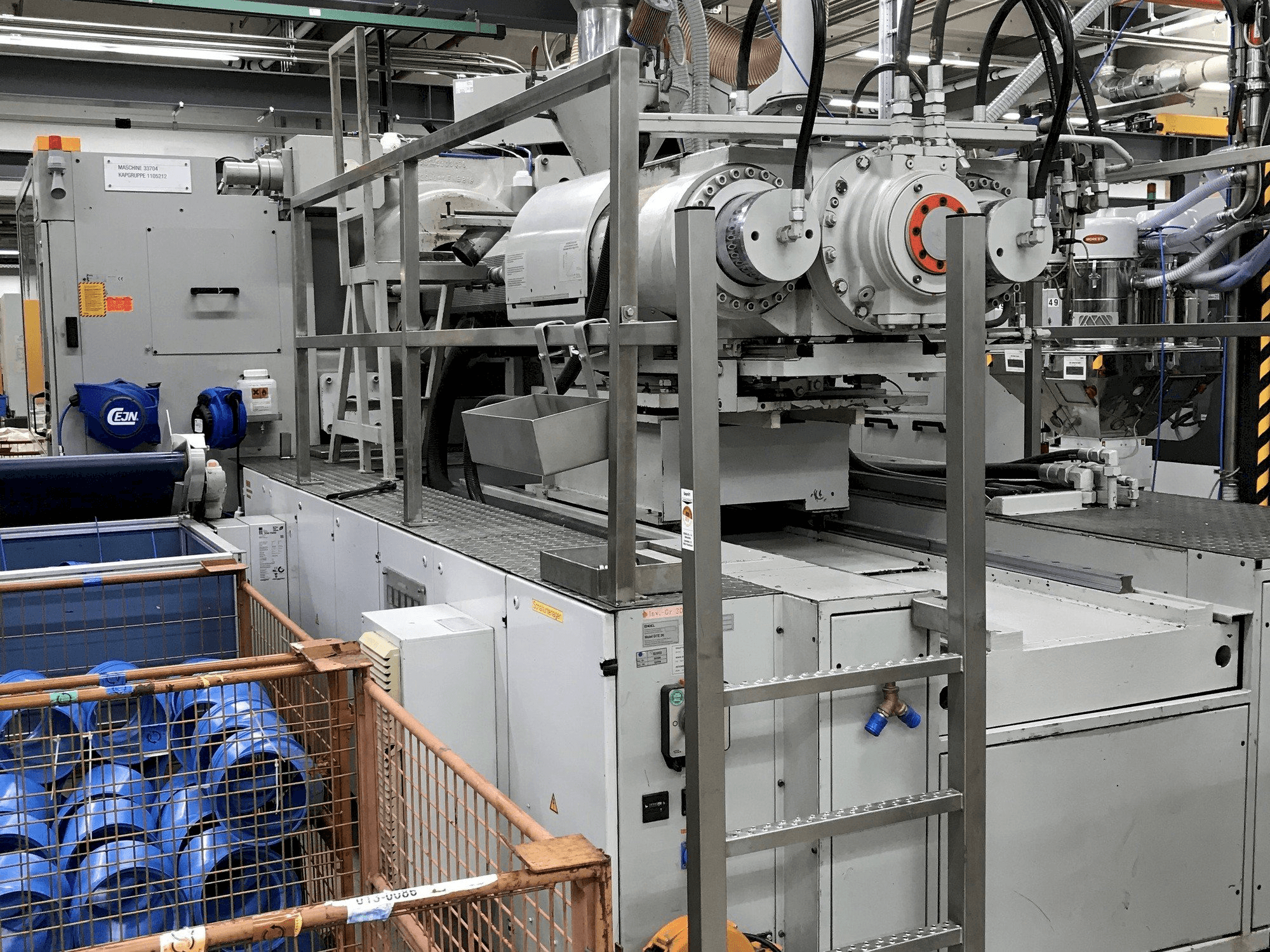 Frontansicht der ENGEL ES 3550/550 EC 100 Maschine