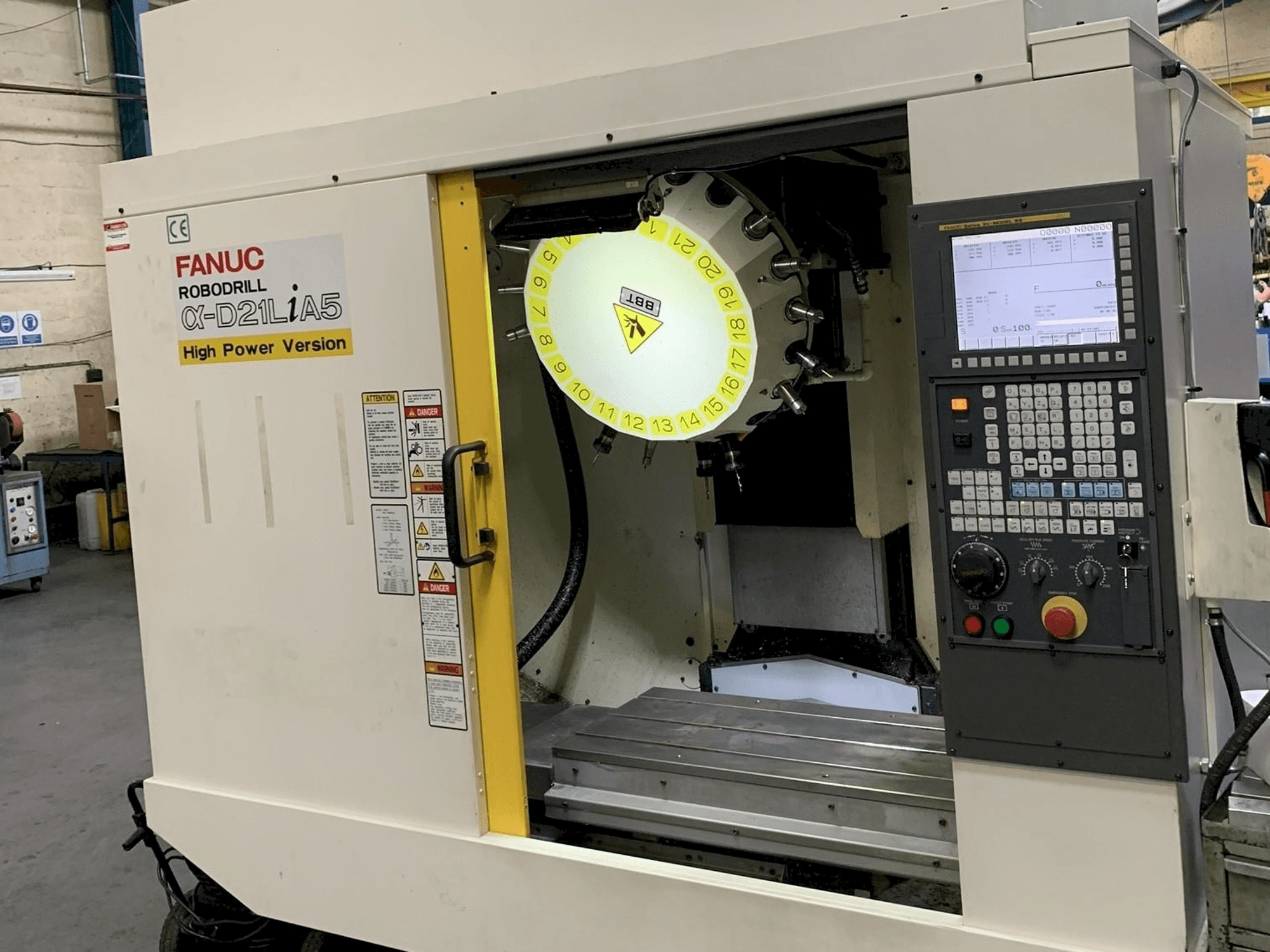 Frontansicht der FANUC Robodrill Alpha D21LiA5 Maschine