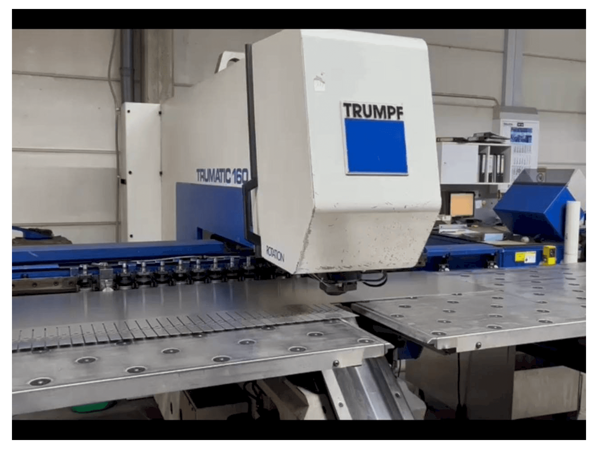 Frontansicht der Trumpf Trumatic 160 Maschine