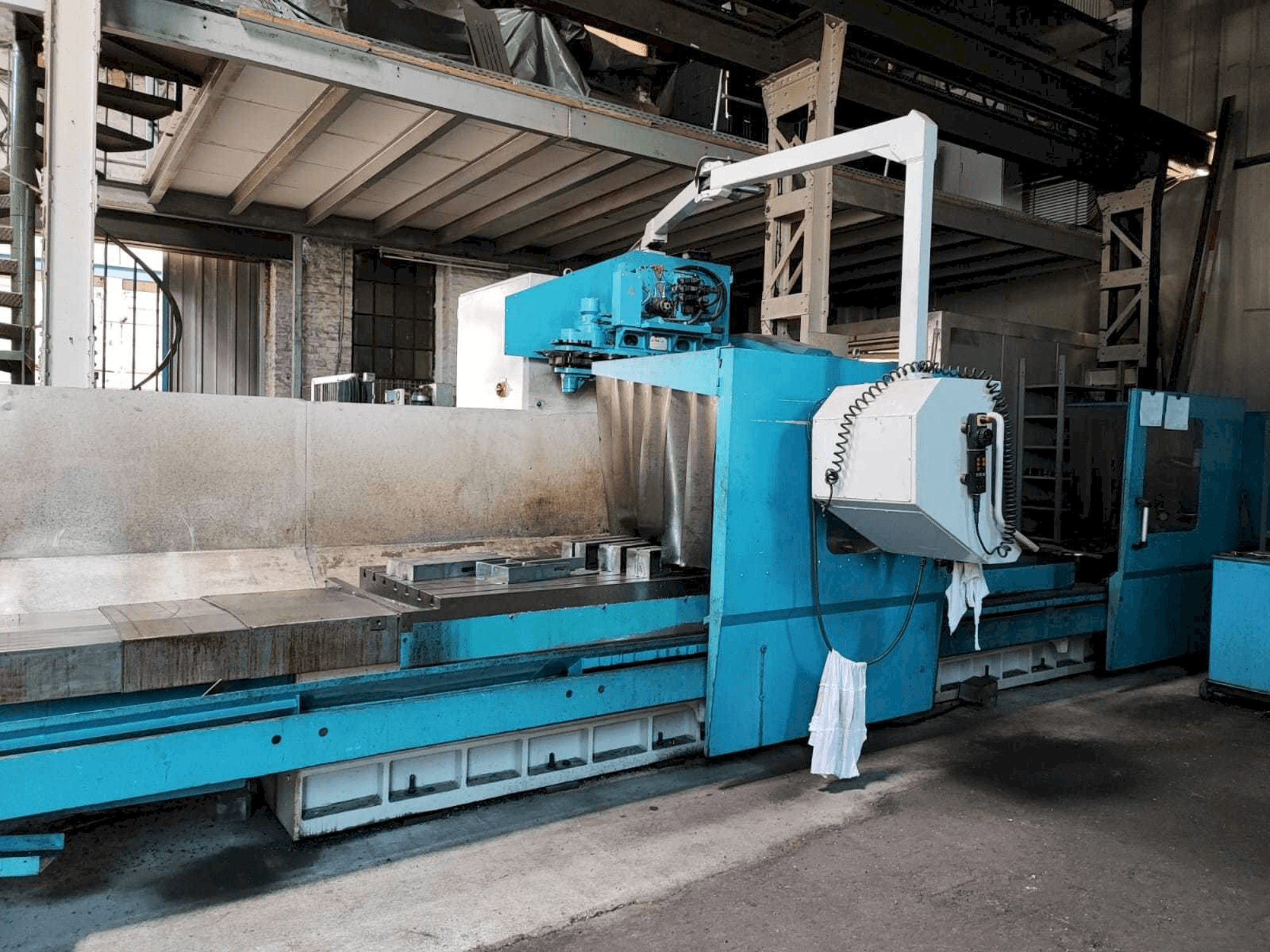 Frontansicht der MTE BF 4200 Maschine