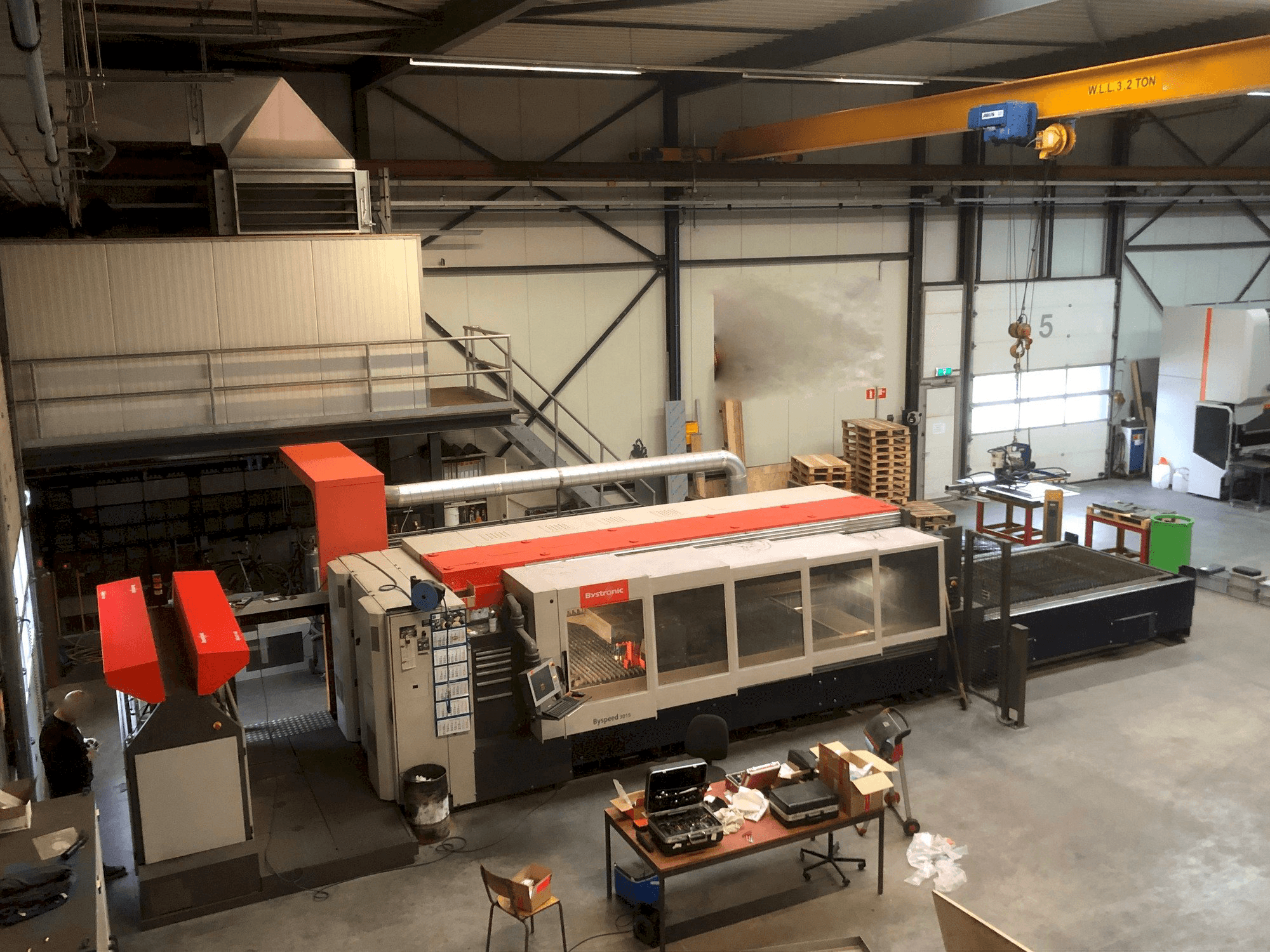 Frontansicht der Bystronic Byspeed 3015 Maschine