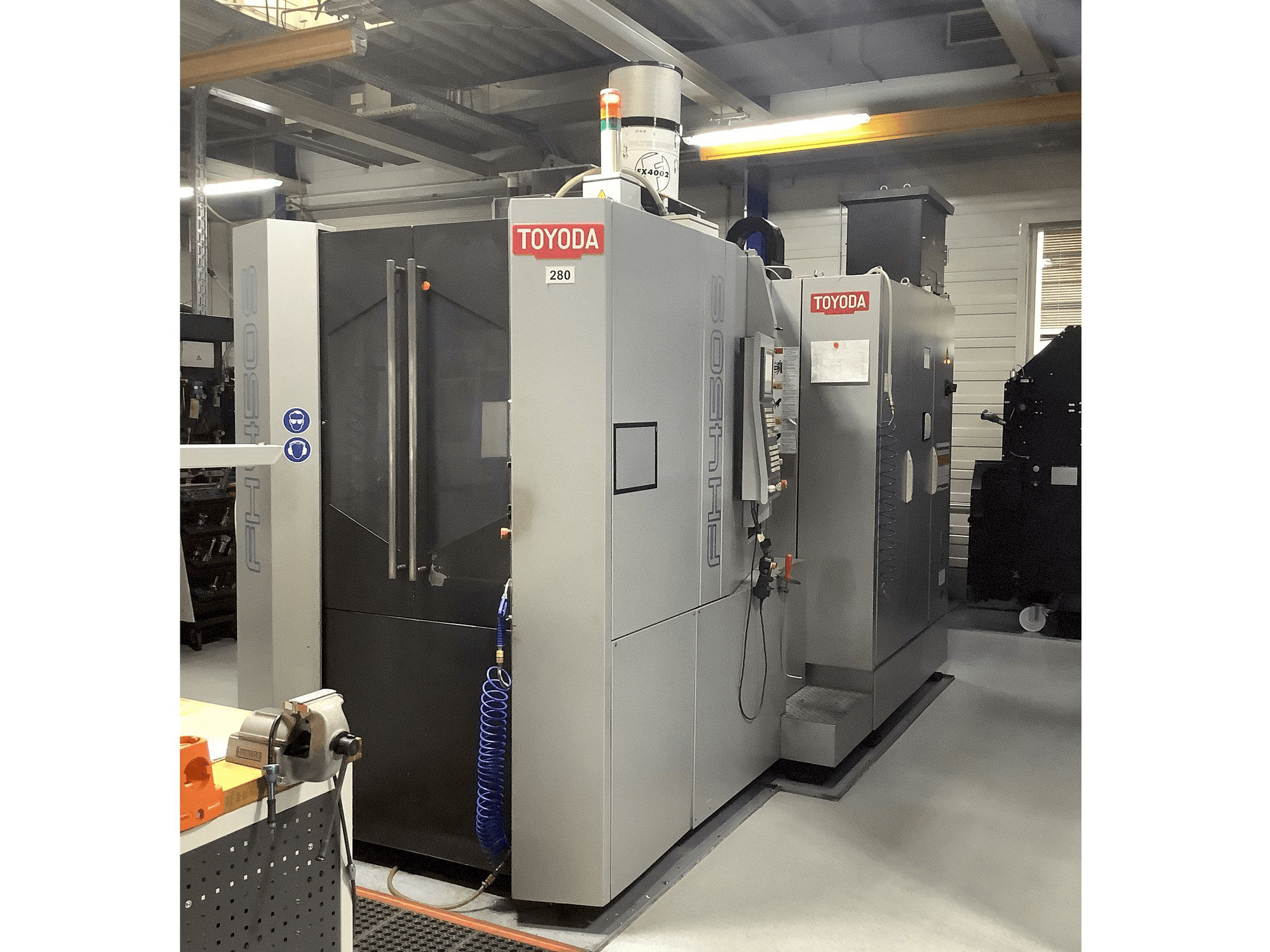 Frontansicht der TOYODA FH 450S Maschine