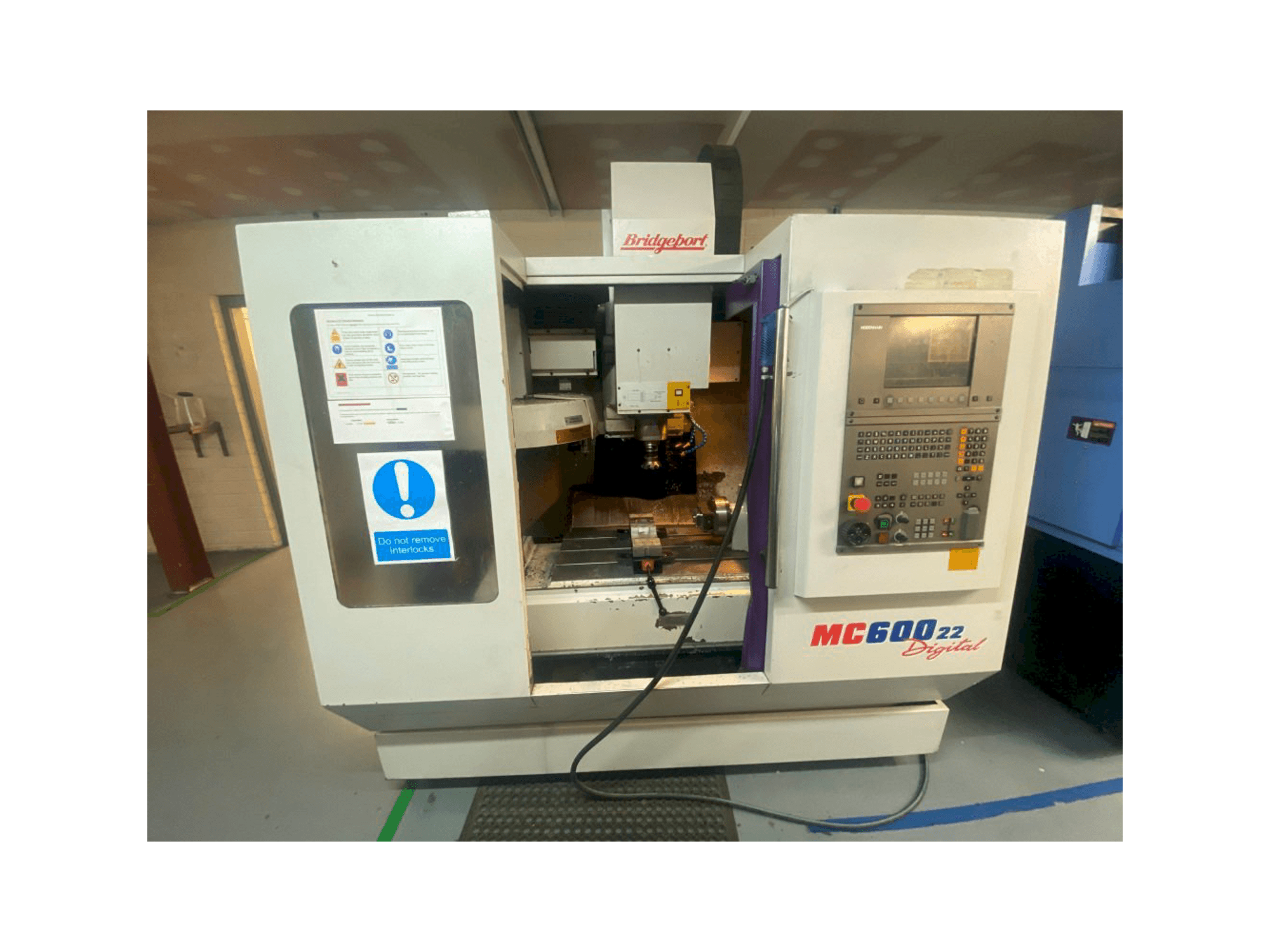 Frontansicht der Bridgeport VMC 600 Maschine