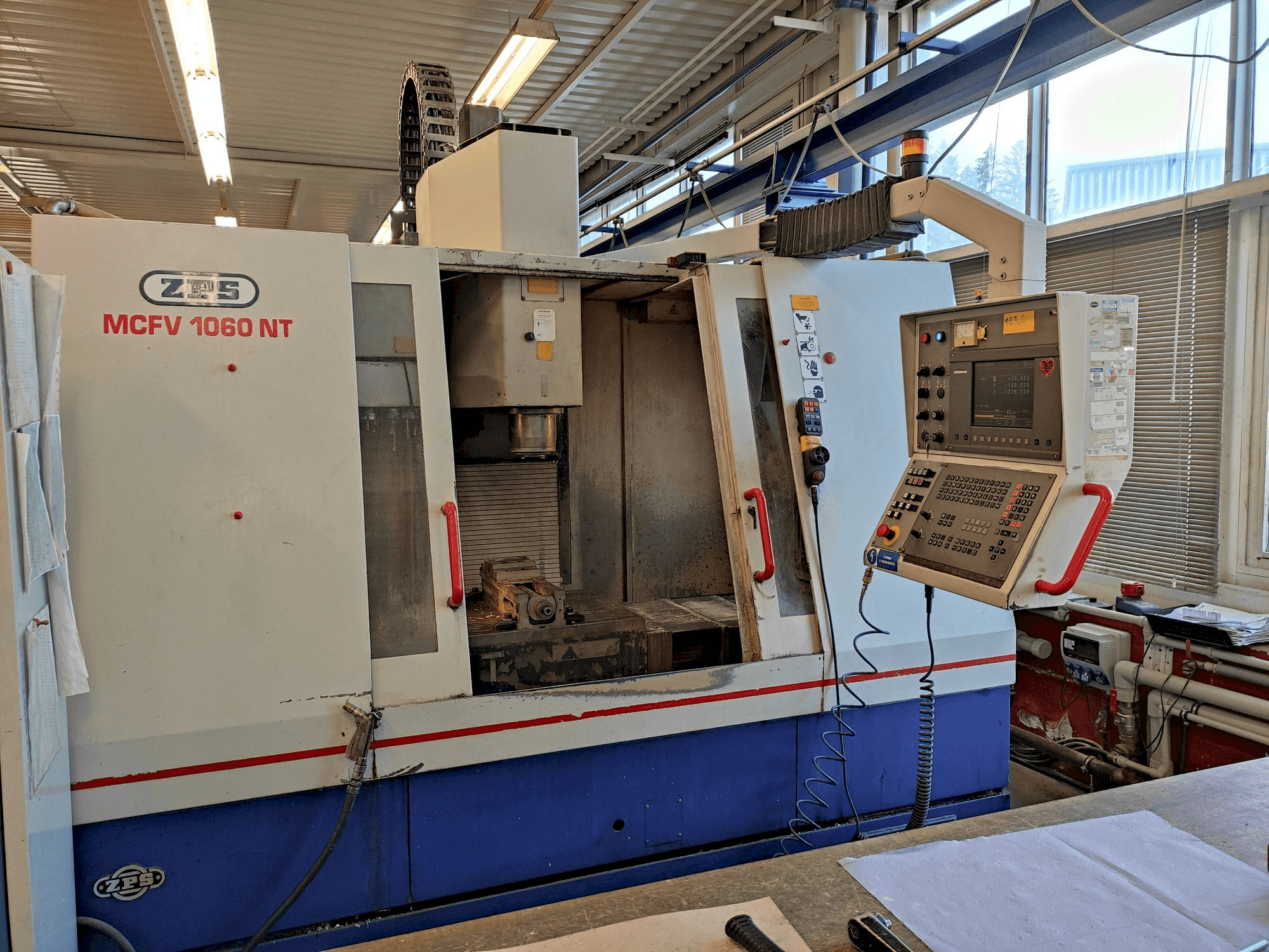 Frontansicht der ZPS MCFV 1060 NT Maschine