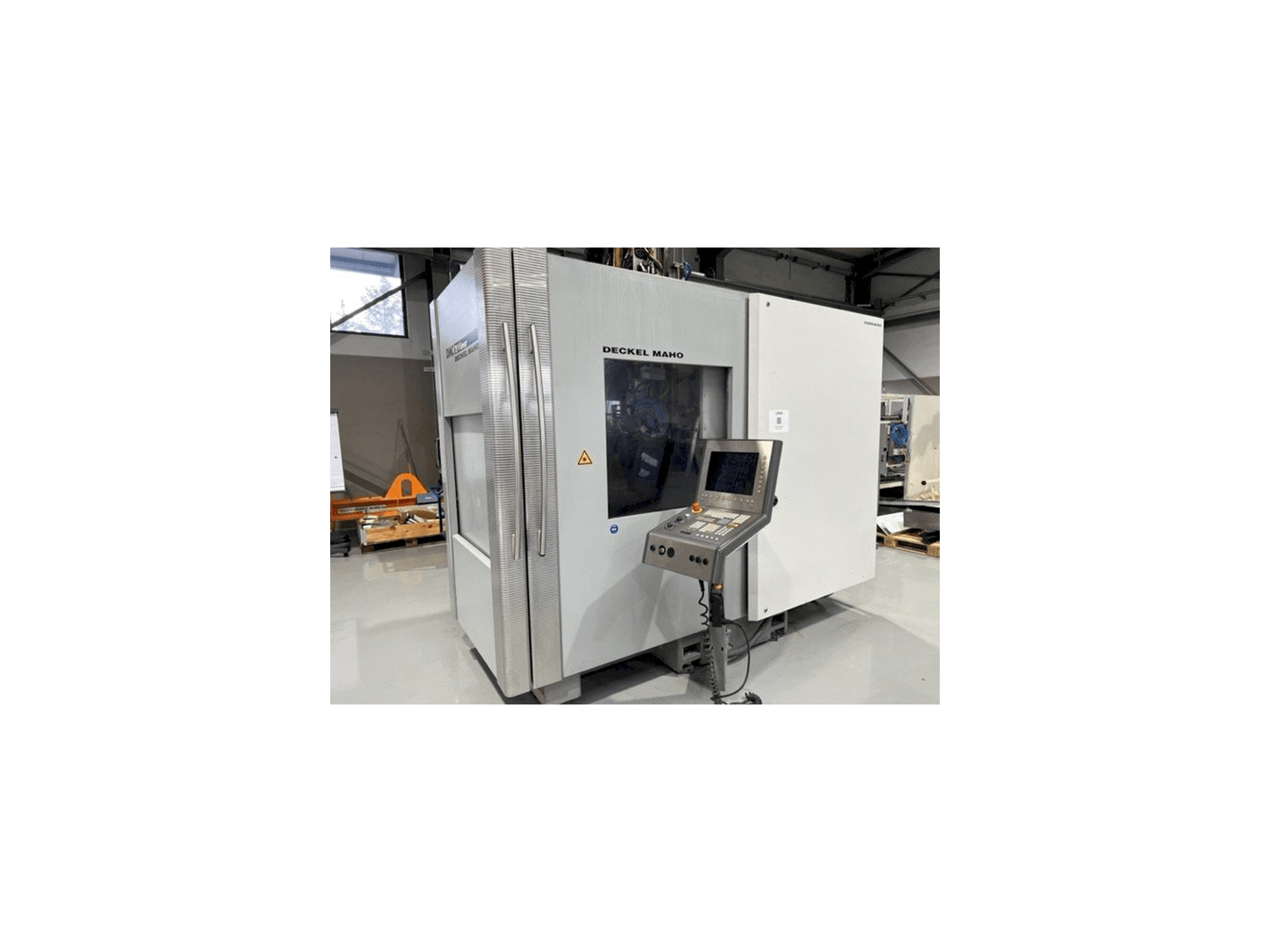 Frontansicht der DECKEL MAHO DMC 75 V linear Maschine