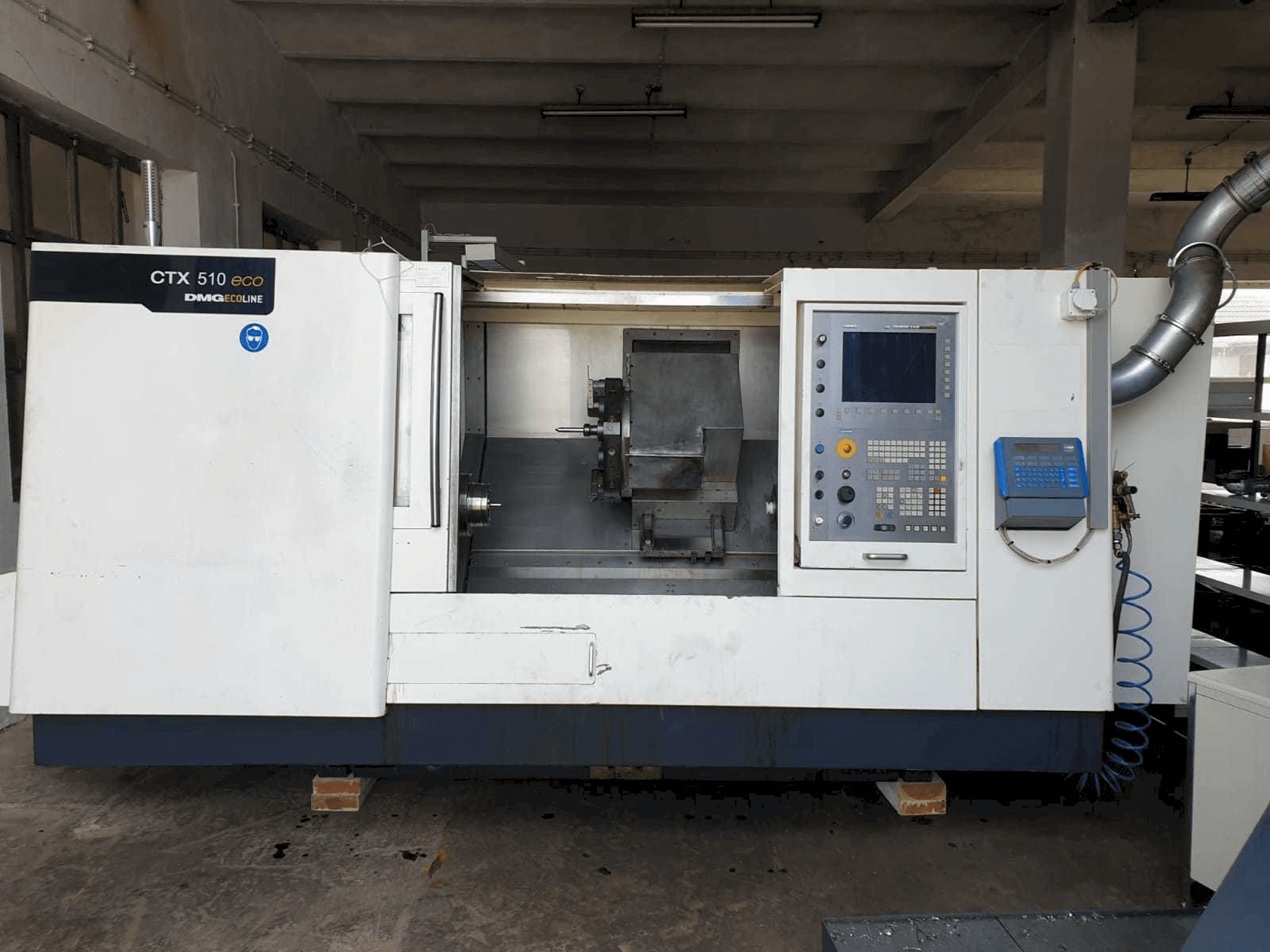 Frontansicht der DMG MORI CTX510 eco V3 Maschine