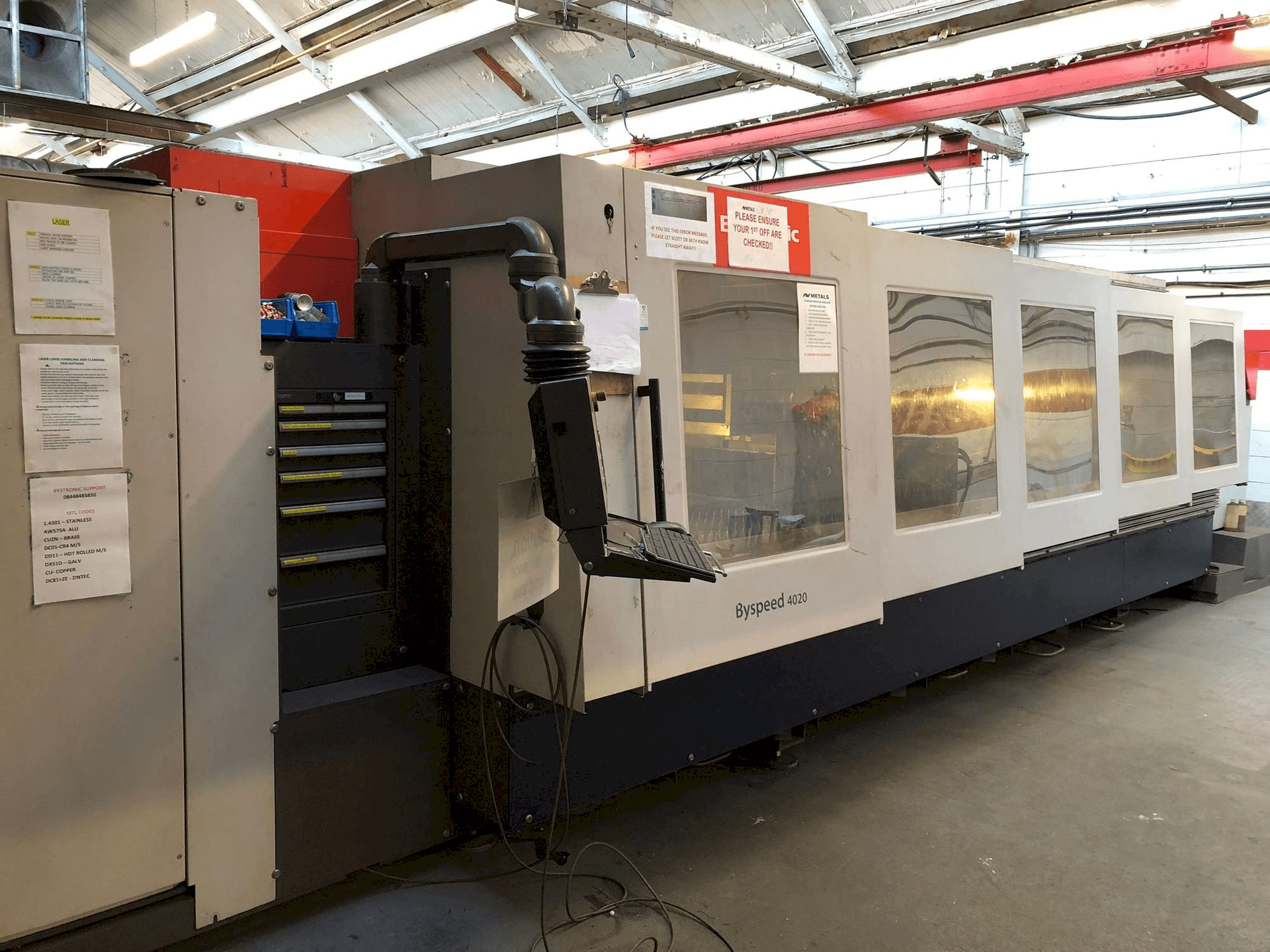 Frontansicht der Bystronic BySpeed 4020 Maschine