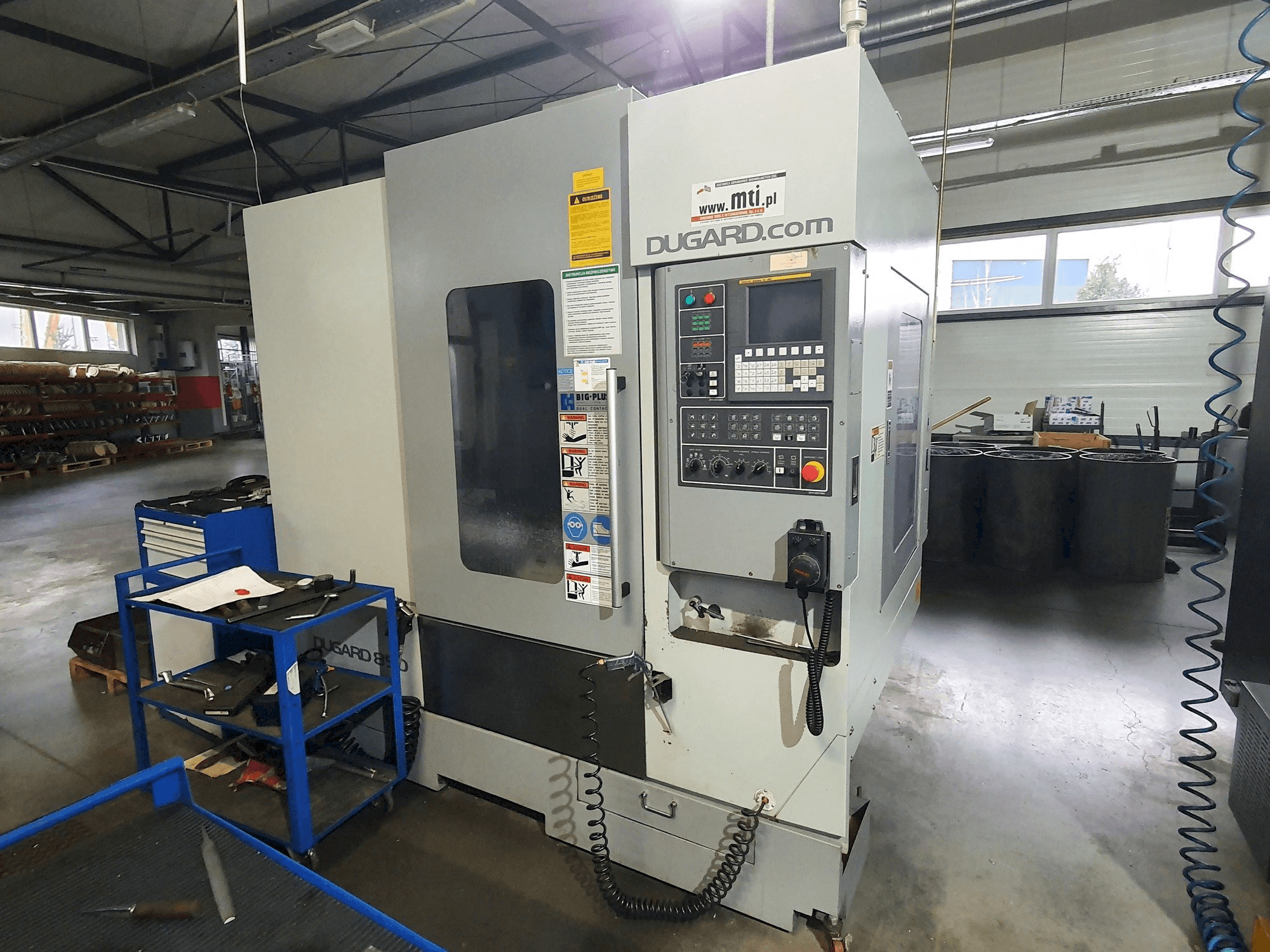 Frontansicht der Dugard 850 VMC Maschine