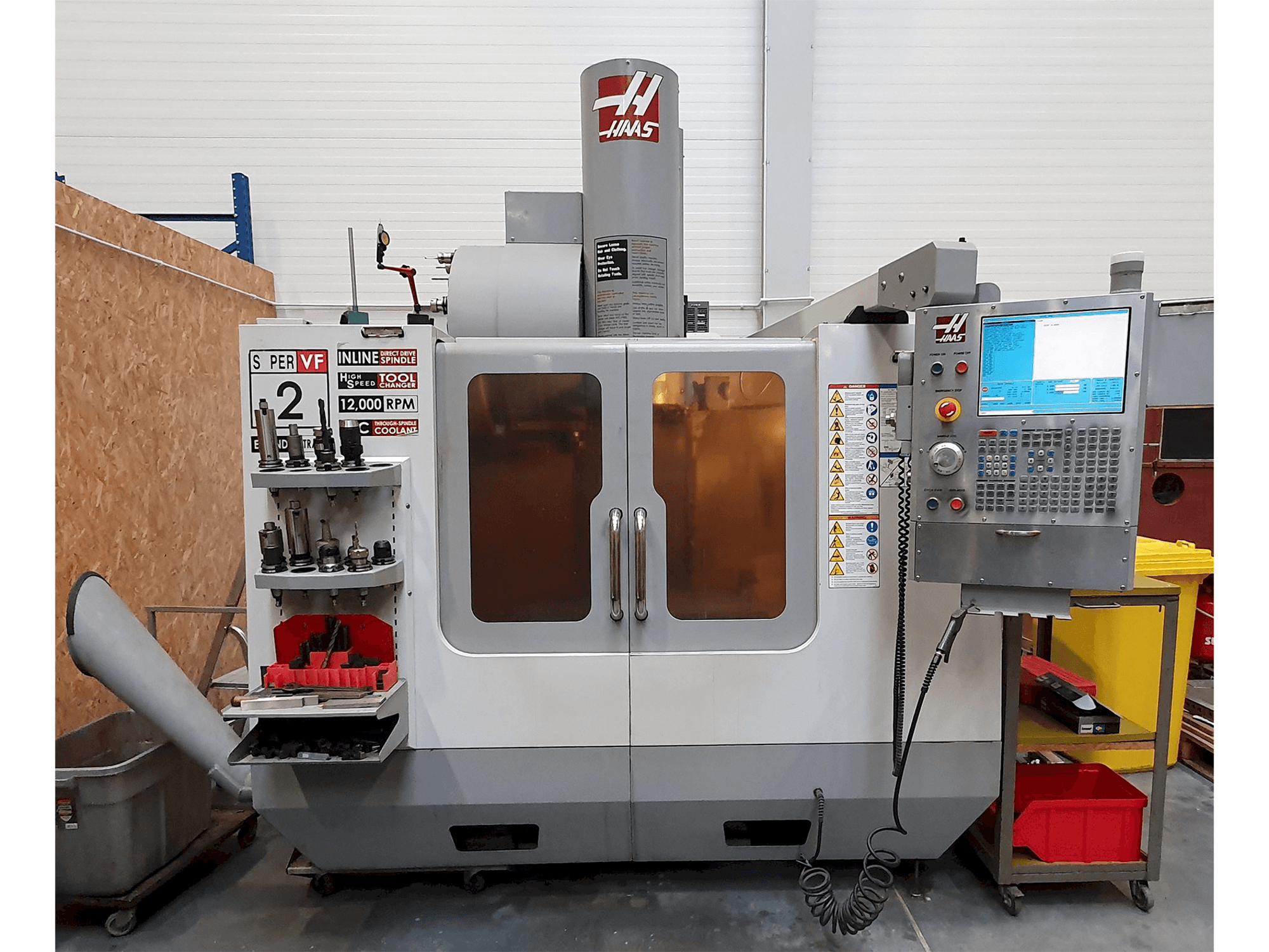 Frontansicht der HAAS VF2-SSYTHE Maschine