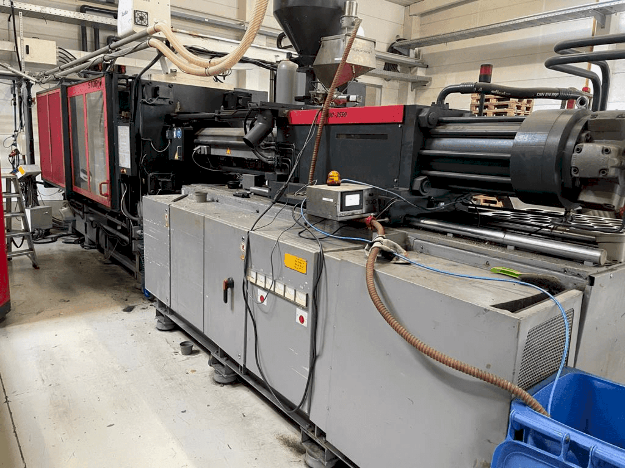 Frontansicht der STORK SXS 4400-3550 Maschine