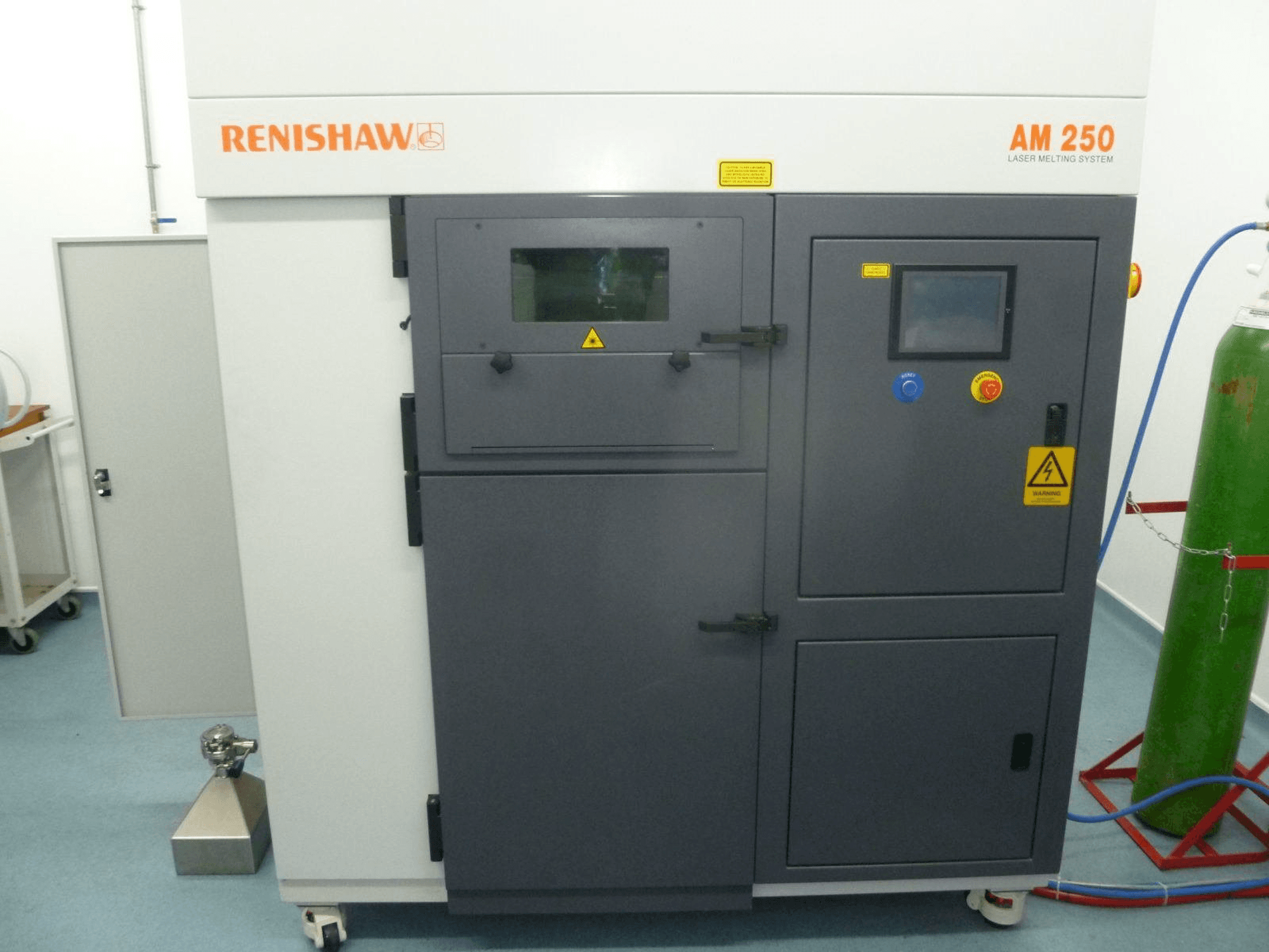 Frontansicht der RENISHAW AM 250 Maschine