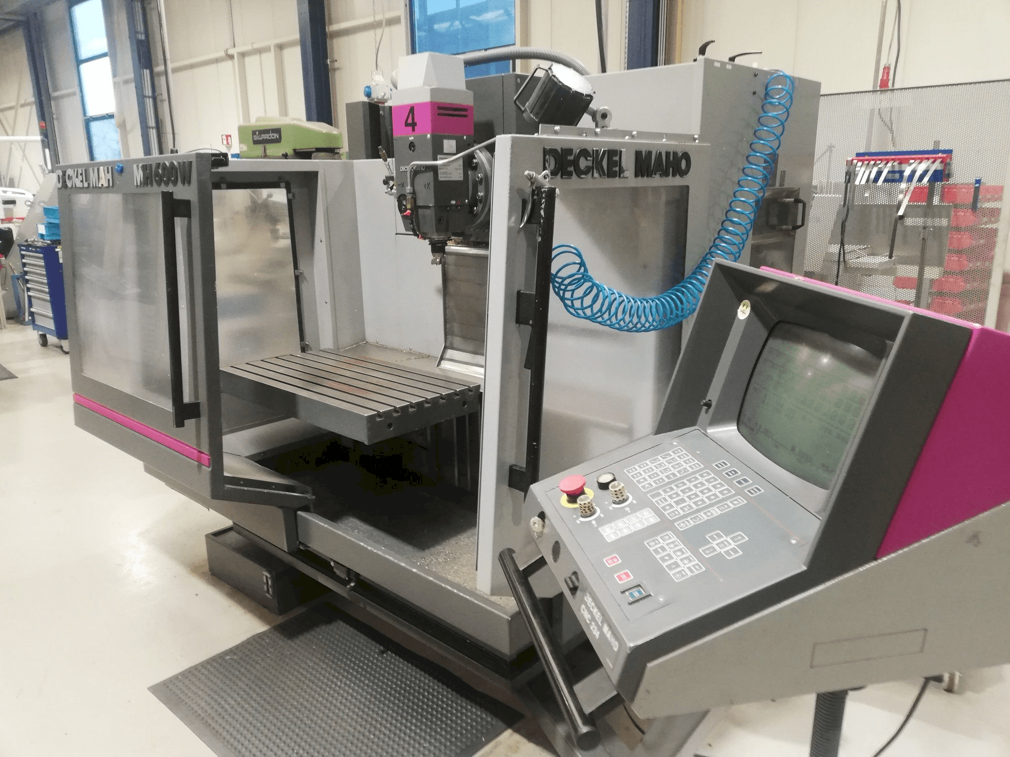 Frontansicht der DECKEL MAHO MH 600W Maschine