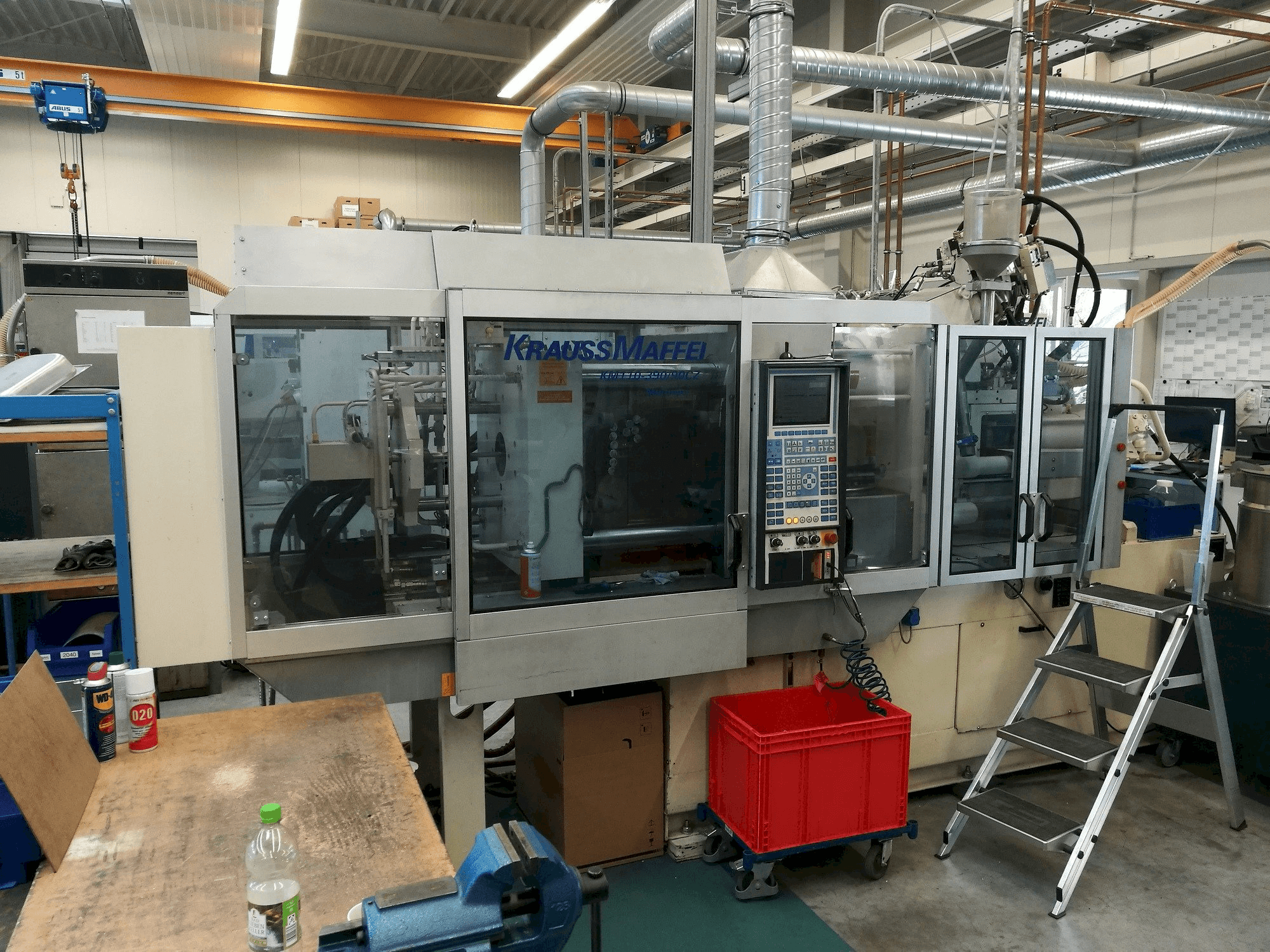 Frontansicht der Krauss Maffei 110-390/90 CZ Maschine