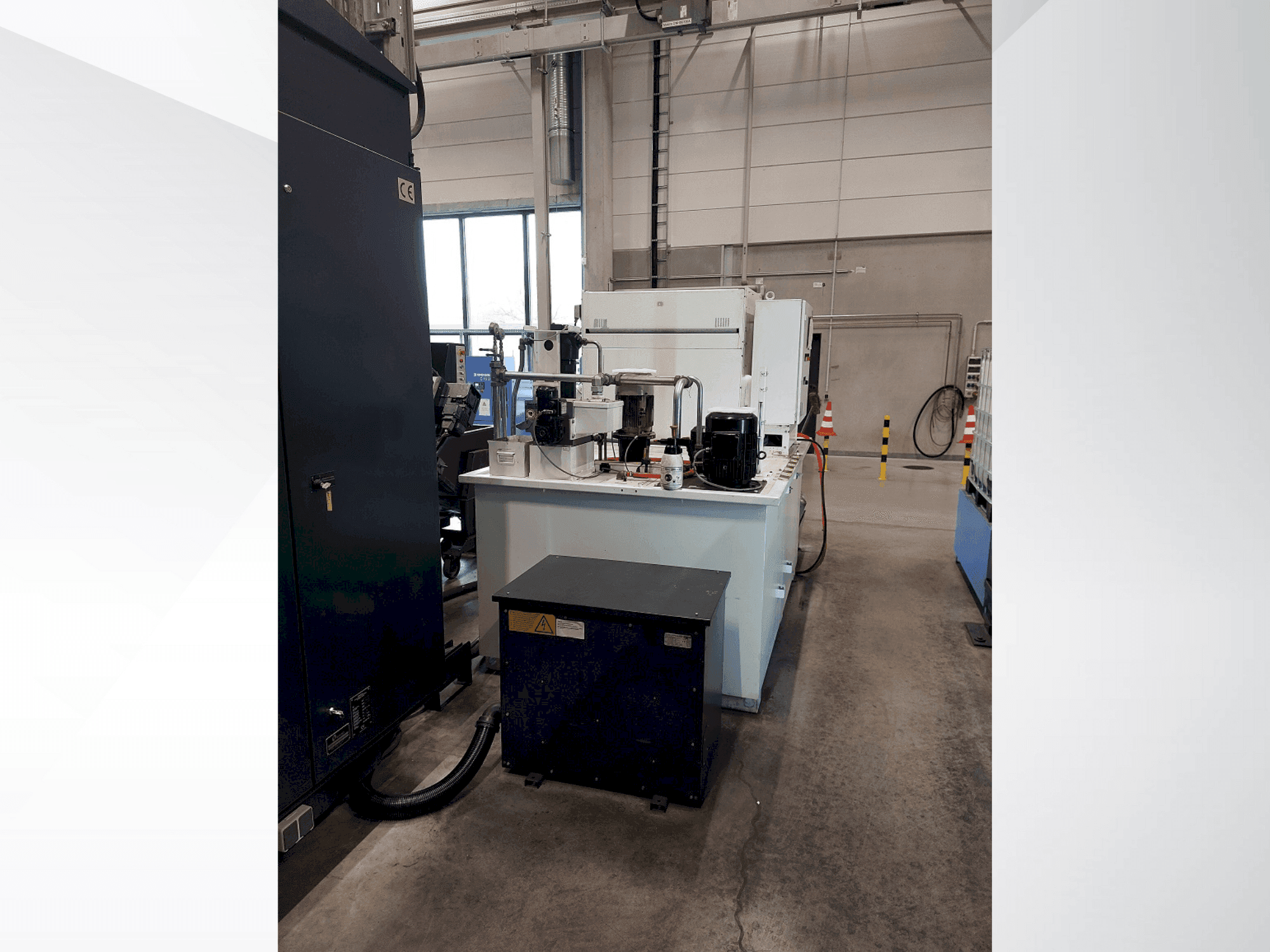 Seitenansicht der Makino a81 Maschine