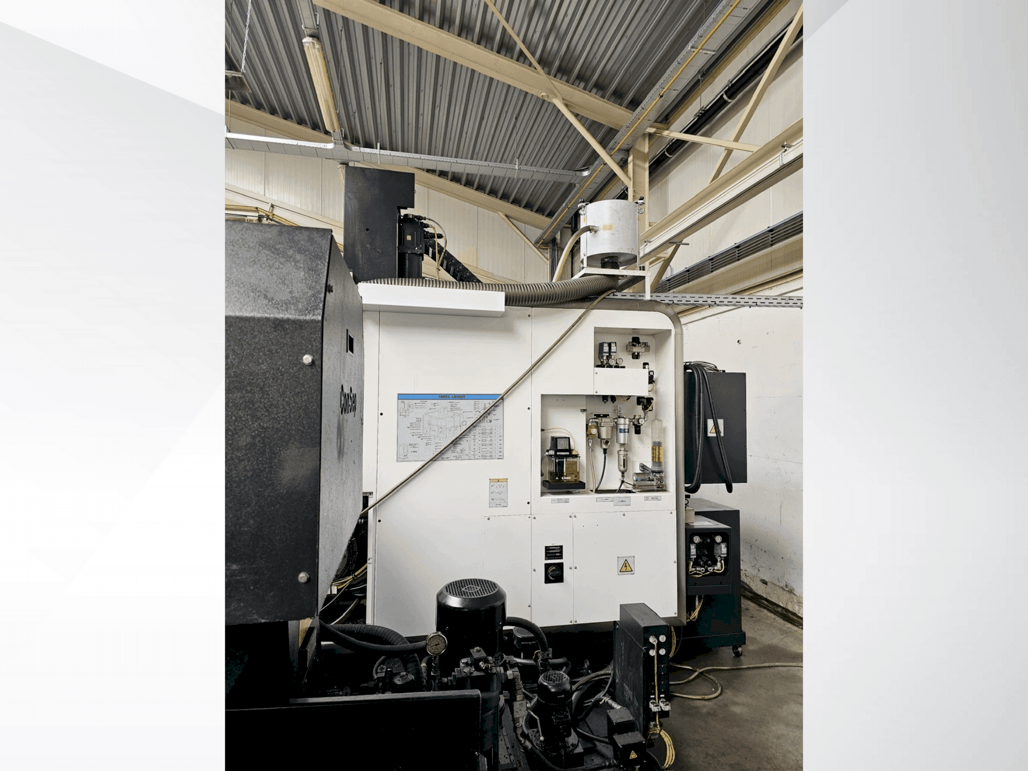 Frontansicht der Mazak Variaxis i-500 Maschine