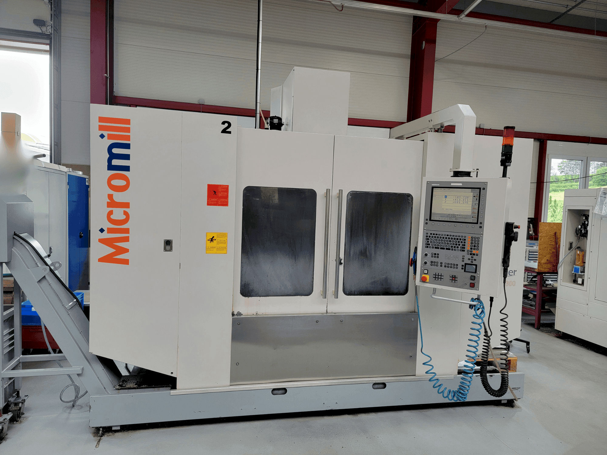 Frontansicht der BUFFALO Micromill VMC 1300 Maschine