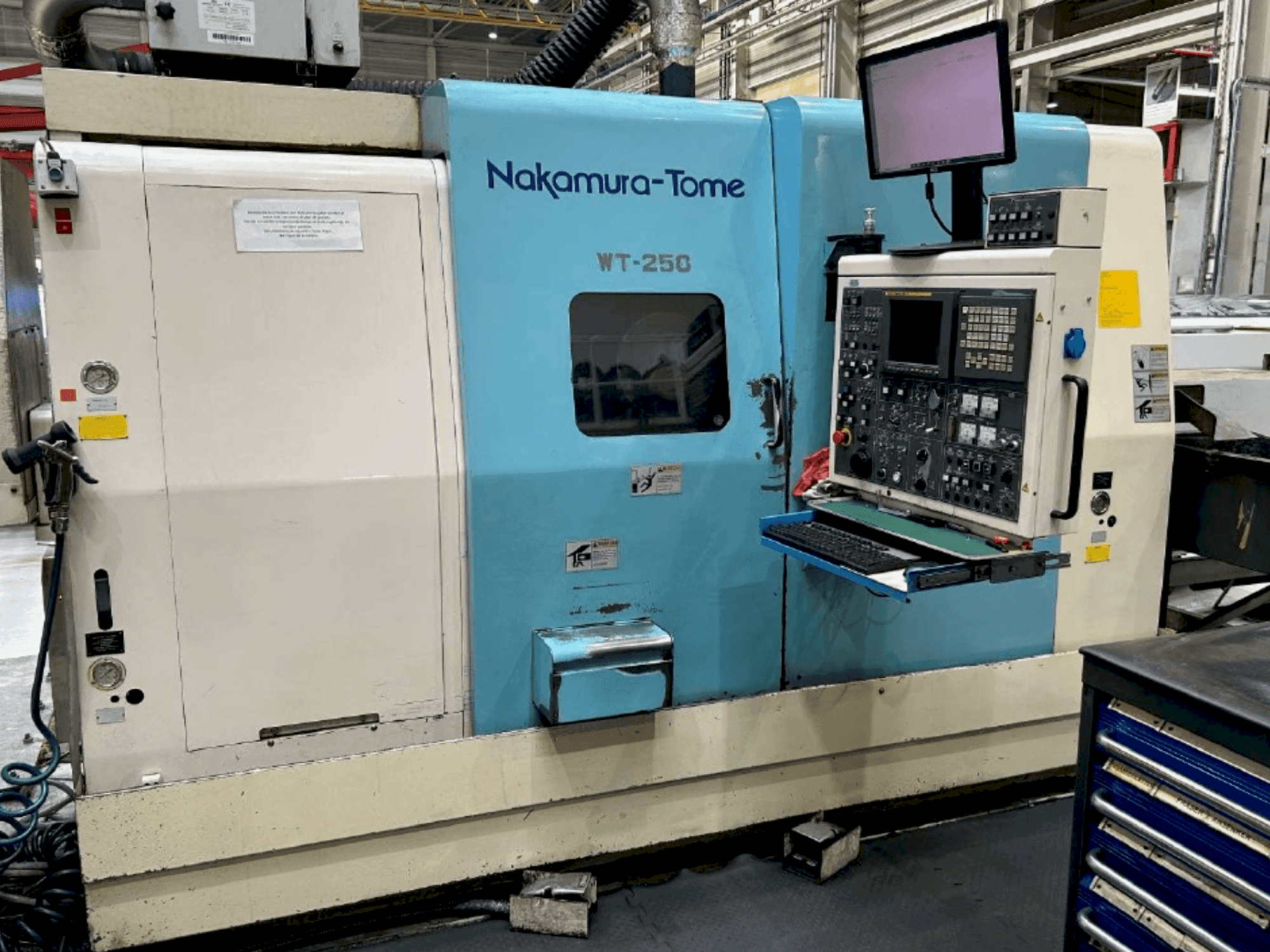 Frontansicht der NAKAMURA-TOME WT 250 Maschine