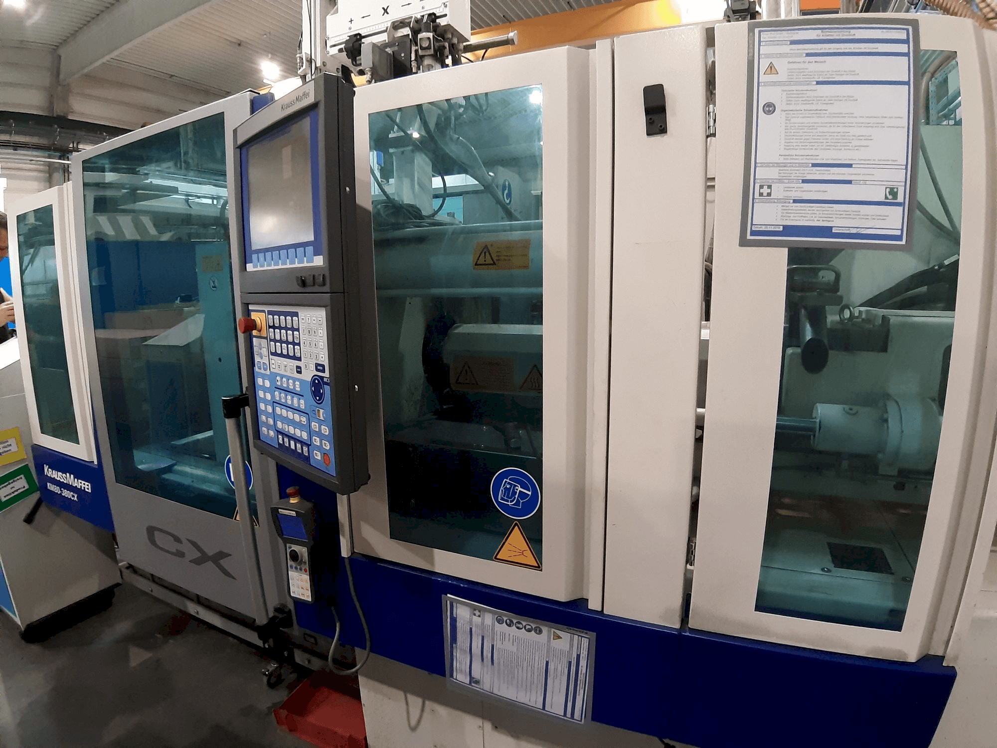 Frontansicht der Krauss Maffei 80 - 380 CX Maschine