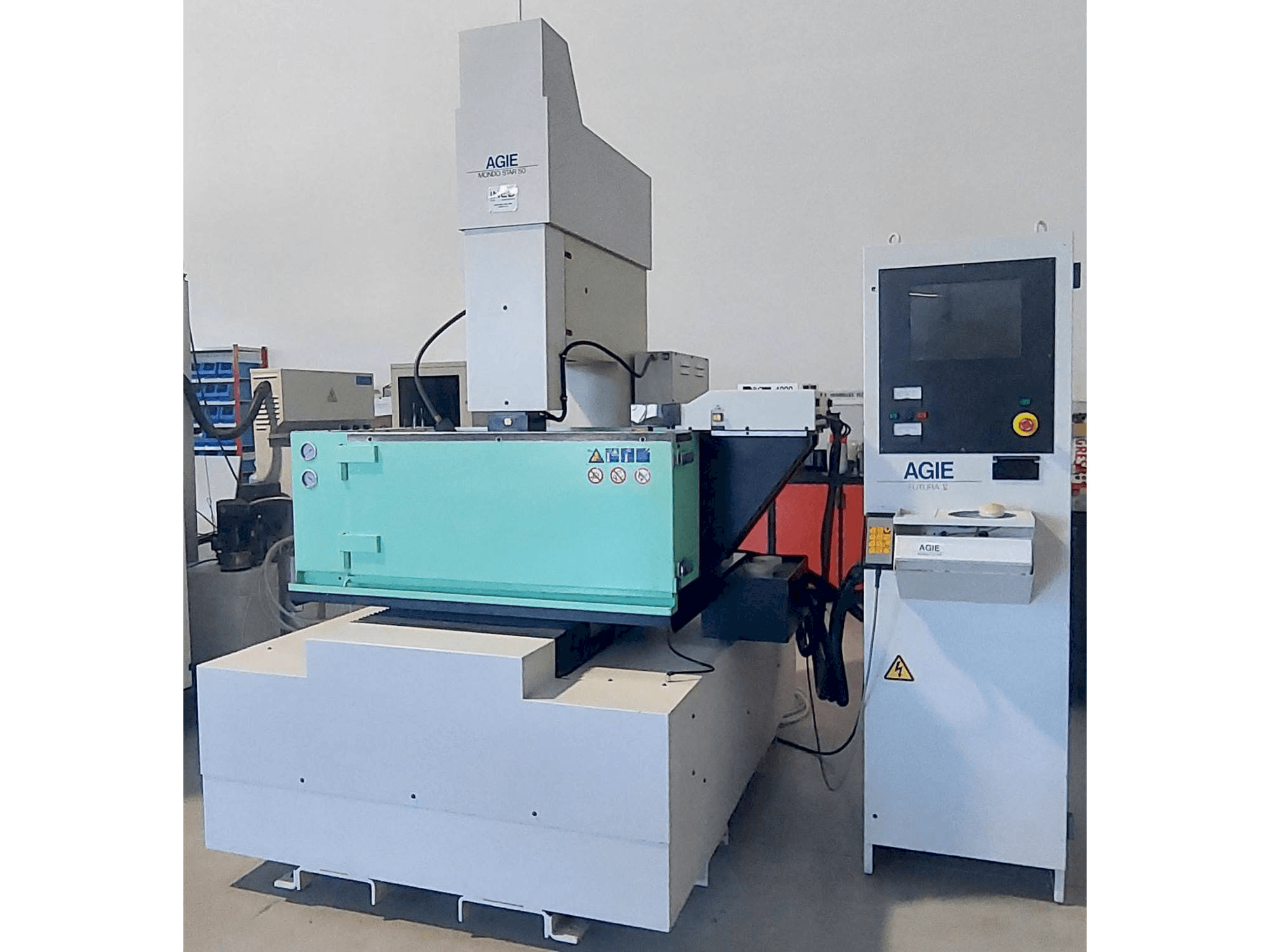 Frontansicht der AGIE MONDO STAR 50 Maschine