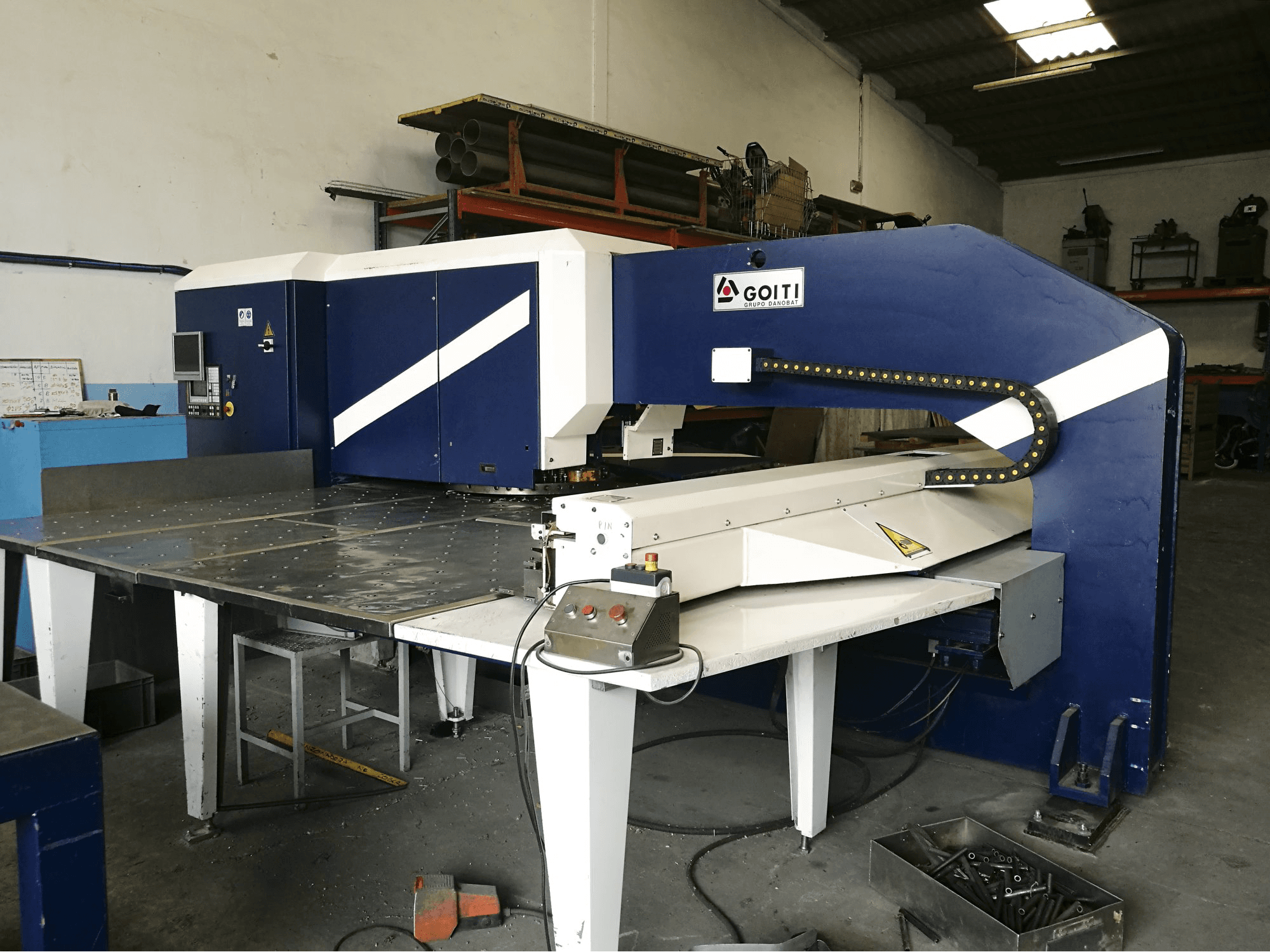 Rechte Ansicht der GOITI PGA-2 Maschine