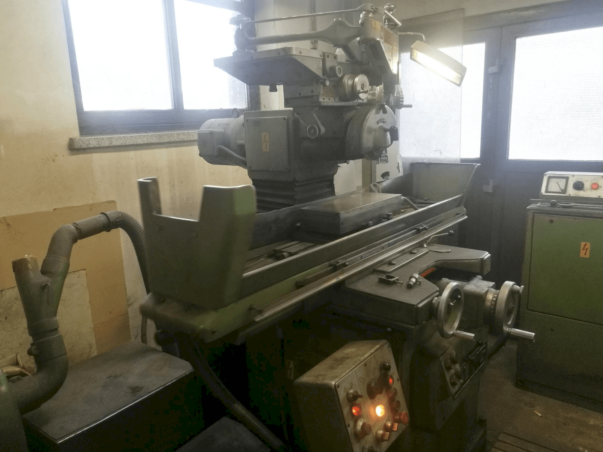 Frontansicht der JUNG HF 50 RD Maschine