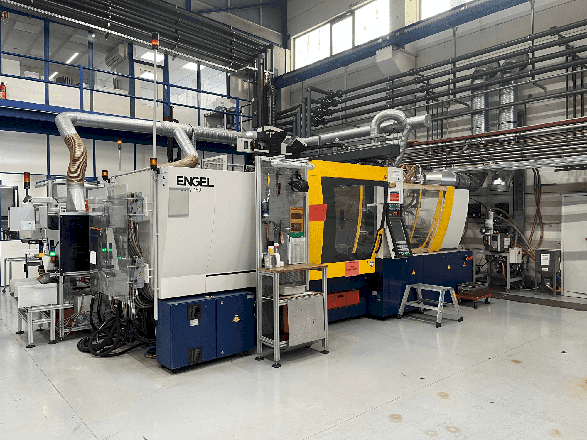 Frontansicht der Engel Victory 200H/60W/180 combi + Viper 40 Maschine