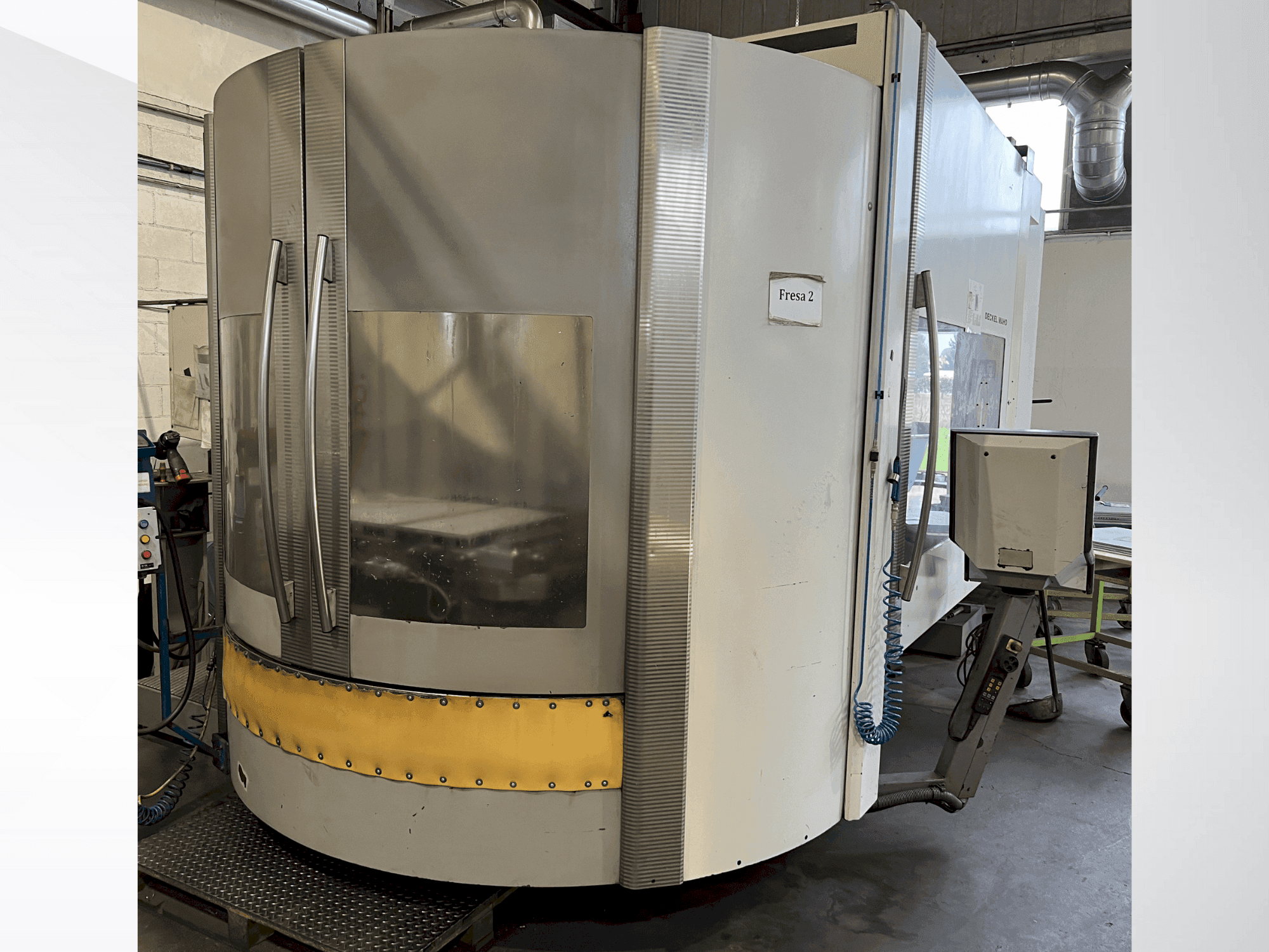 Frontansicht der DMG DECKEL MAHO DMC 125 U Maschine