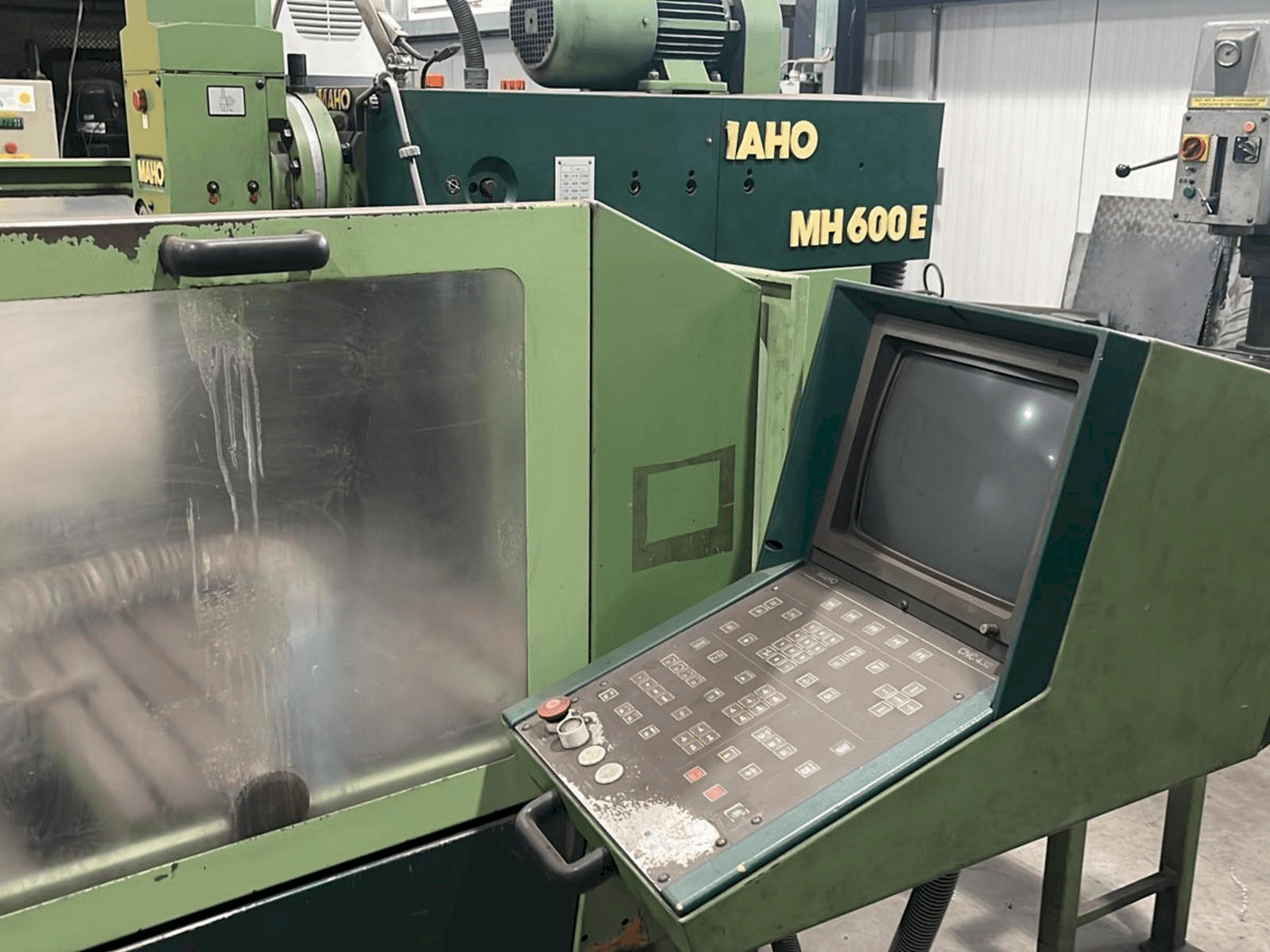 Frontansicht der MAHO MH 600 E Maschine