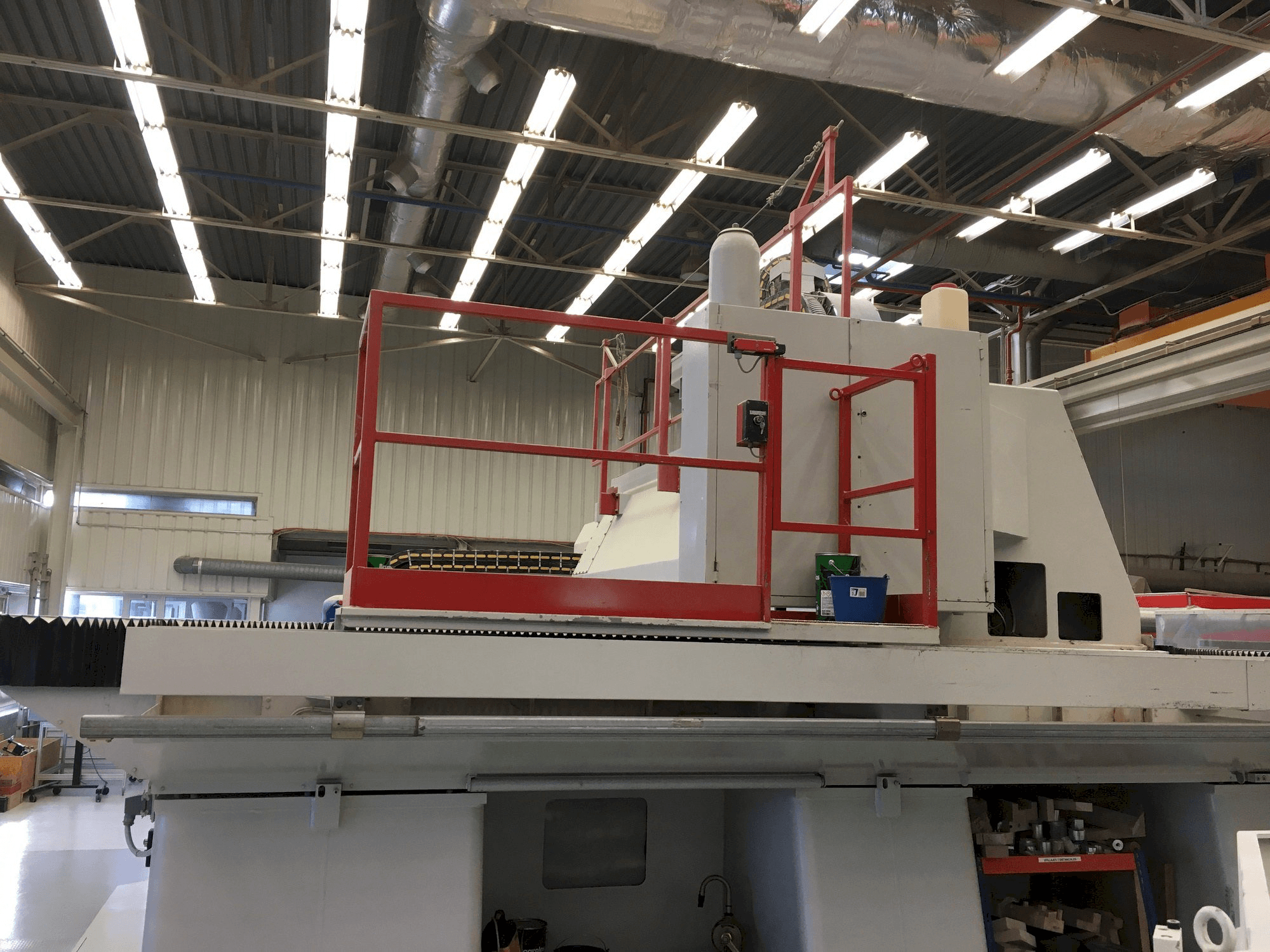 Frontansicht der Forest Line Minumac II 305 TH Maschine