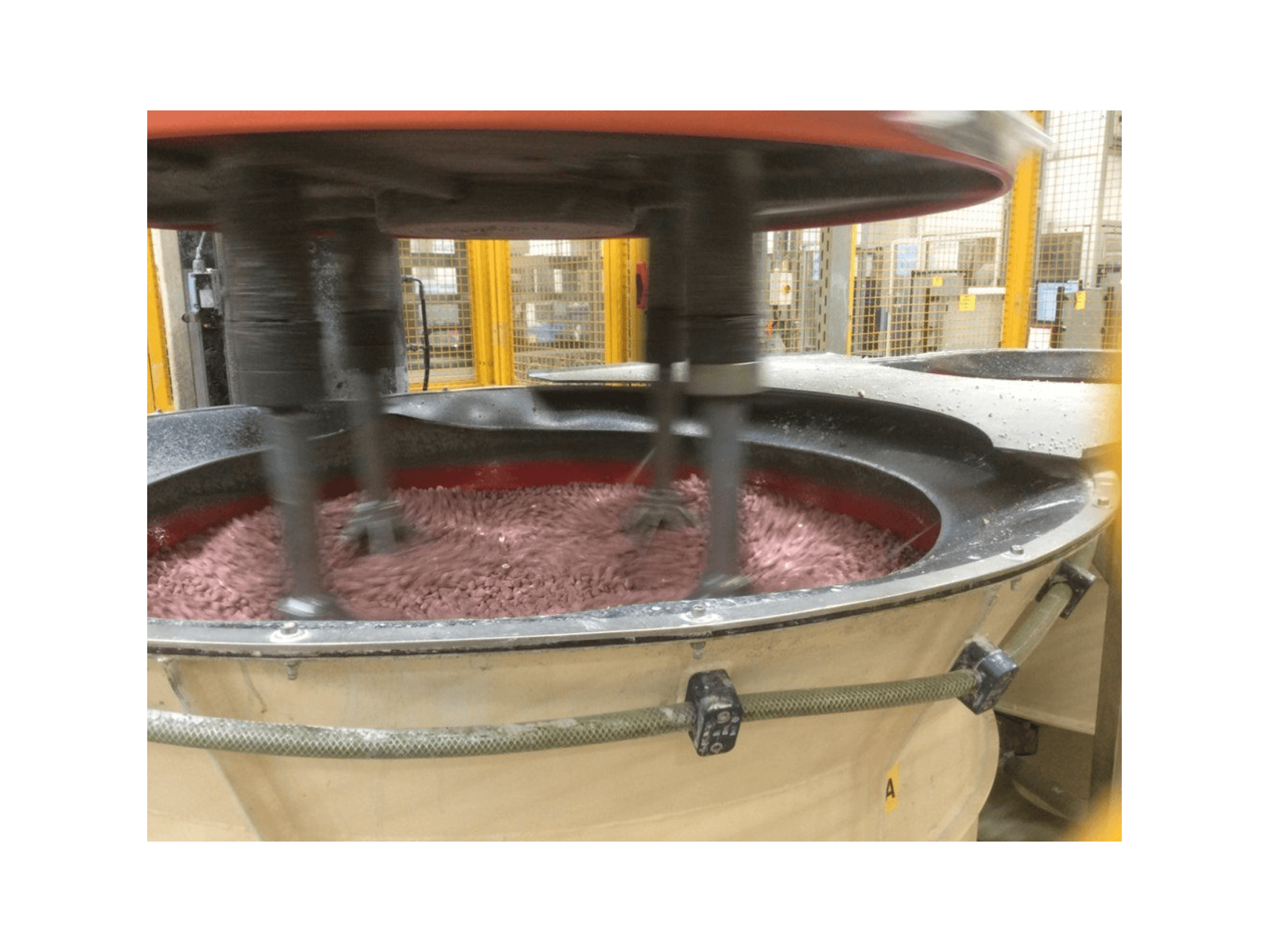 Frontansicht der Rosler R4/1300.2 SF Maschine