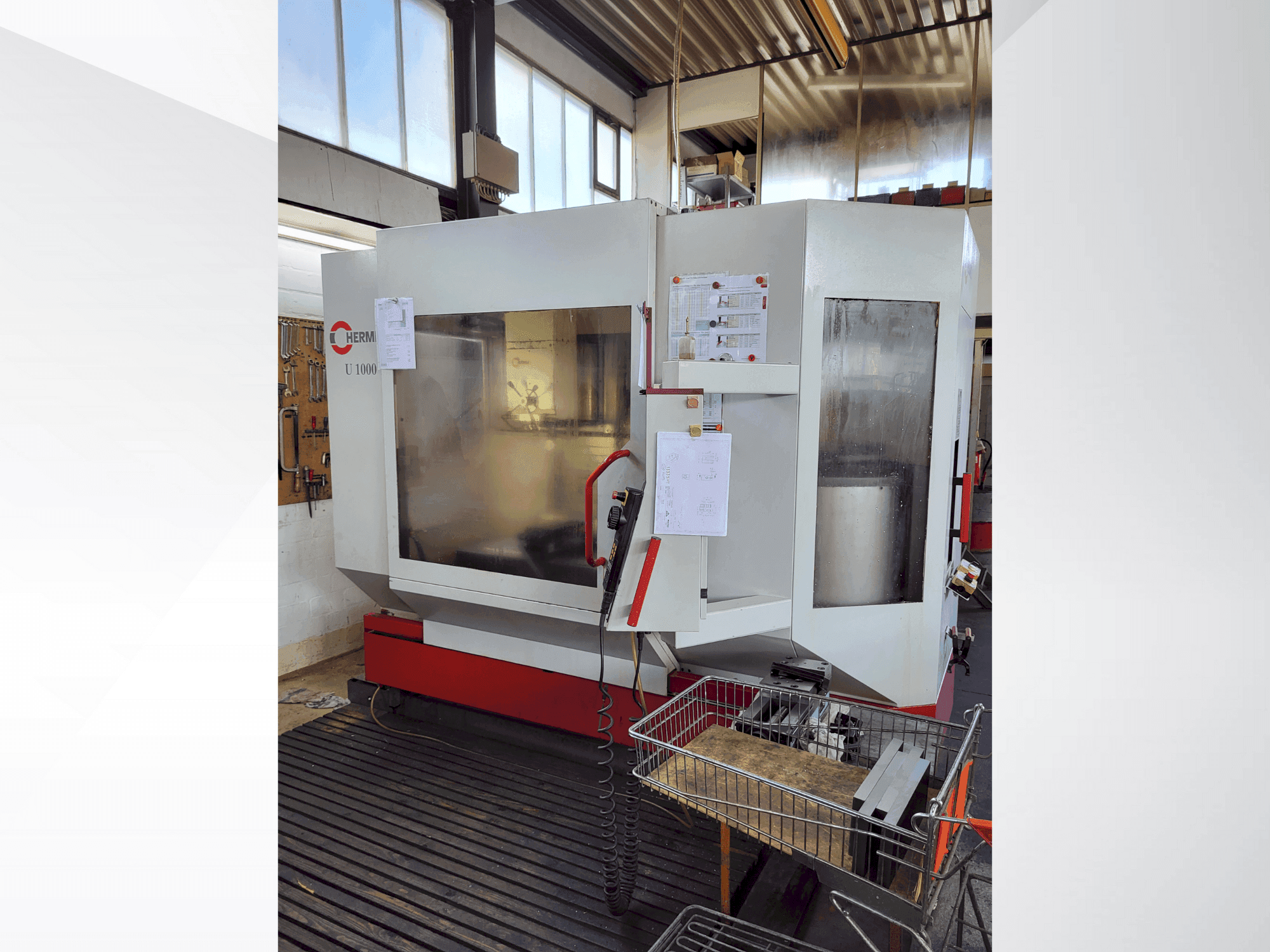 Frontansicht der HERMLE U1000T Maschine