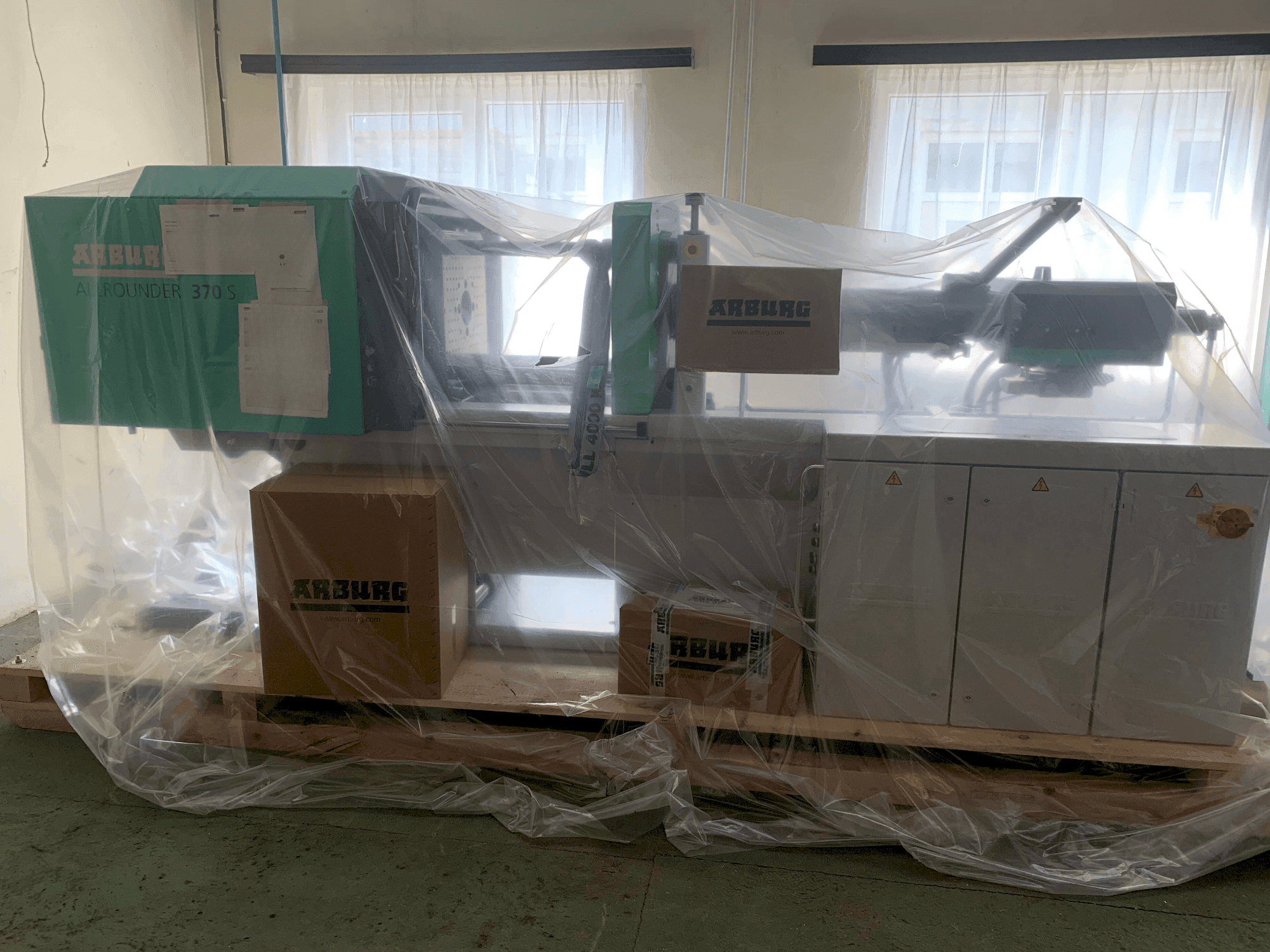 Frontansicht der Arburg 370 S 600-290 U Maschine